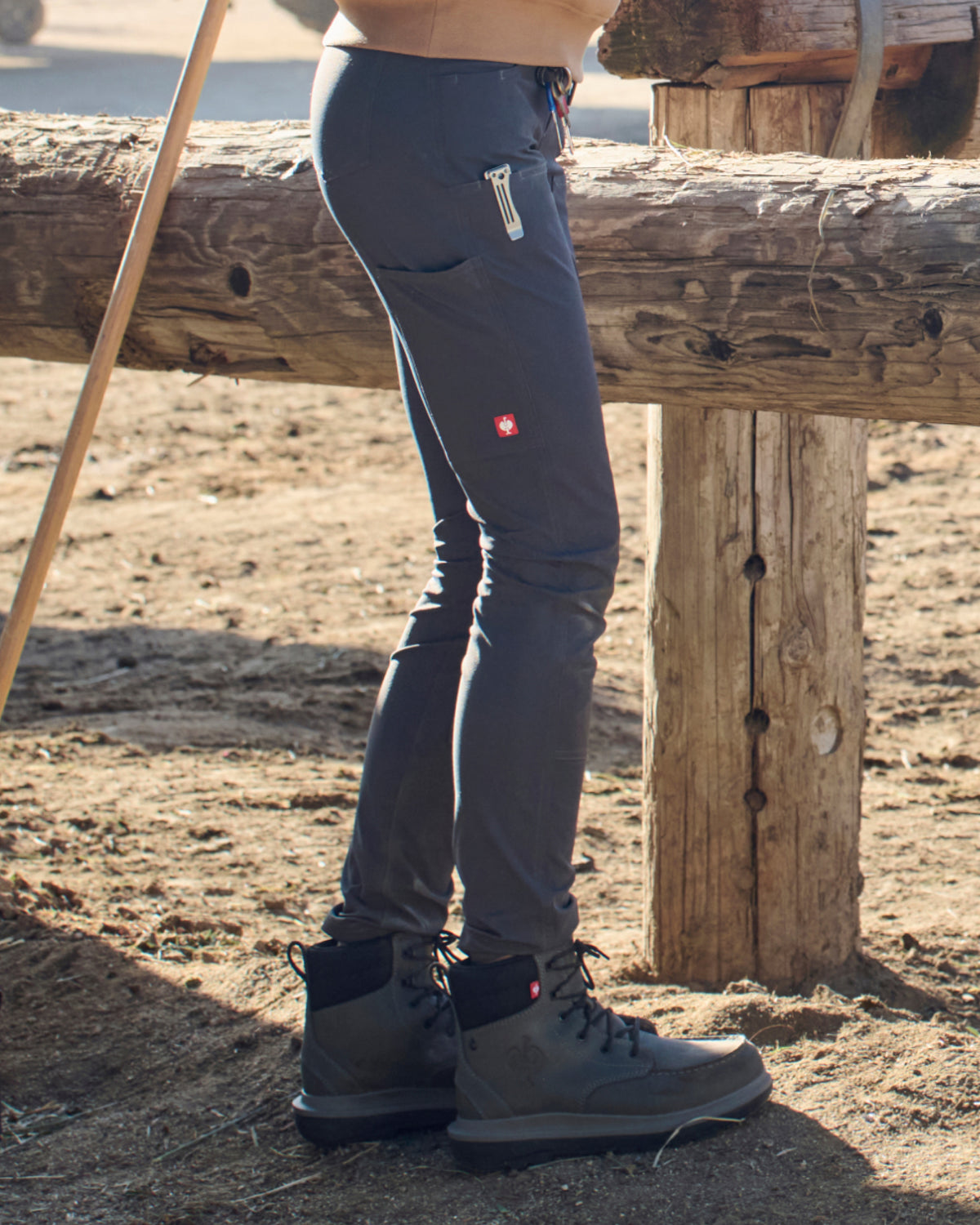 Lifestyle view of Women's Leggings e.s.e:pic in carbon gray during work