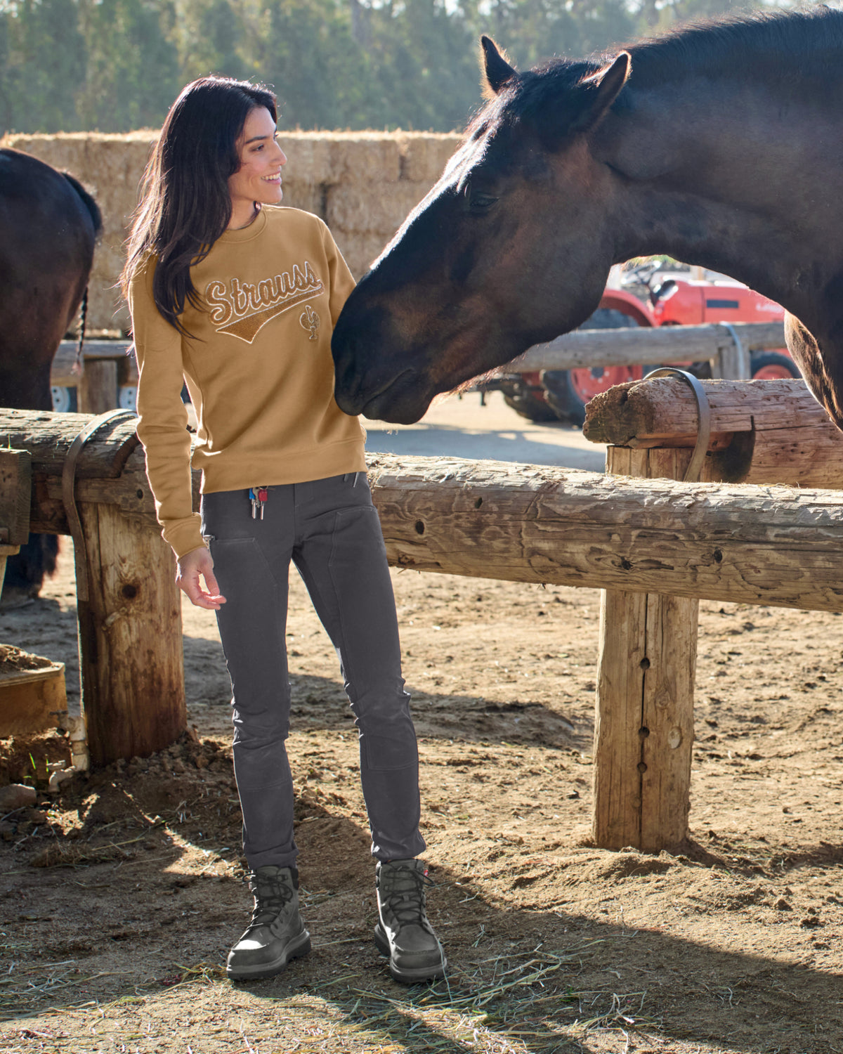Women's Leggings e.s.e:pic in carbon gray shown in an outdoor workwear setting