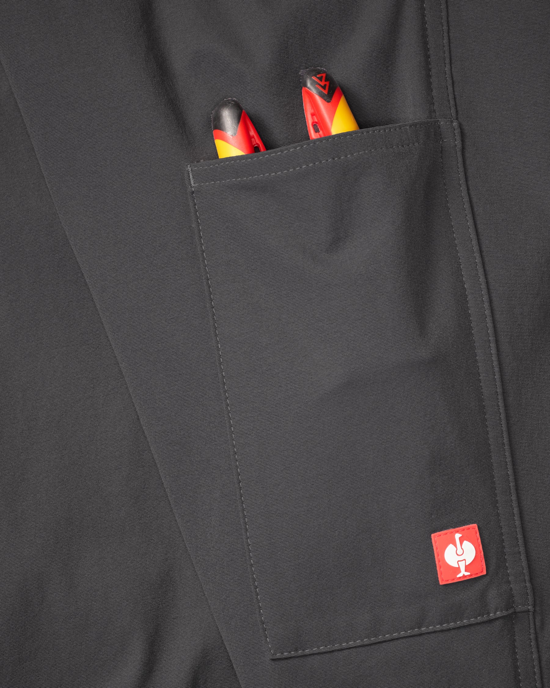 Close-up of stretch fabric and seams on Women's Leggings e.s.e:pic in carbon gray