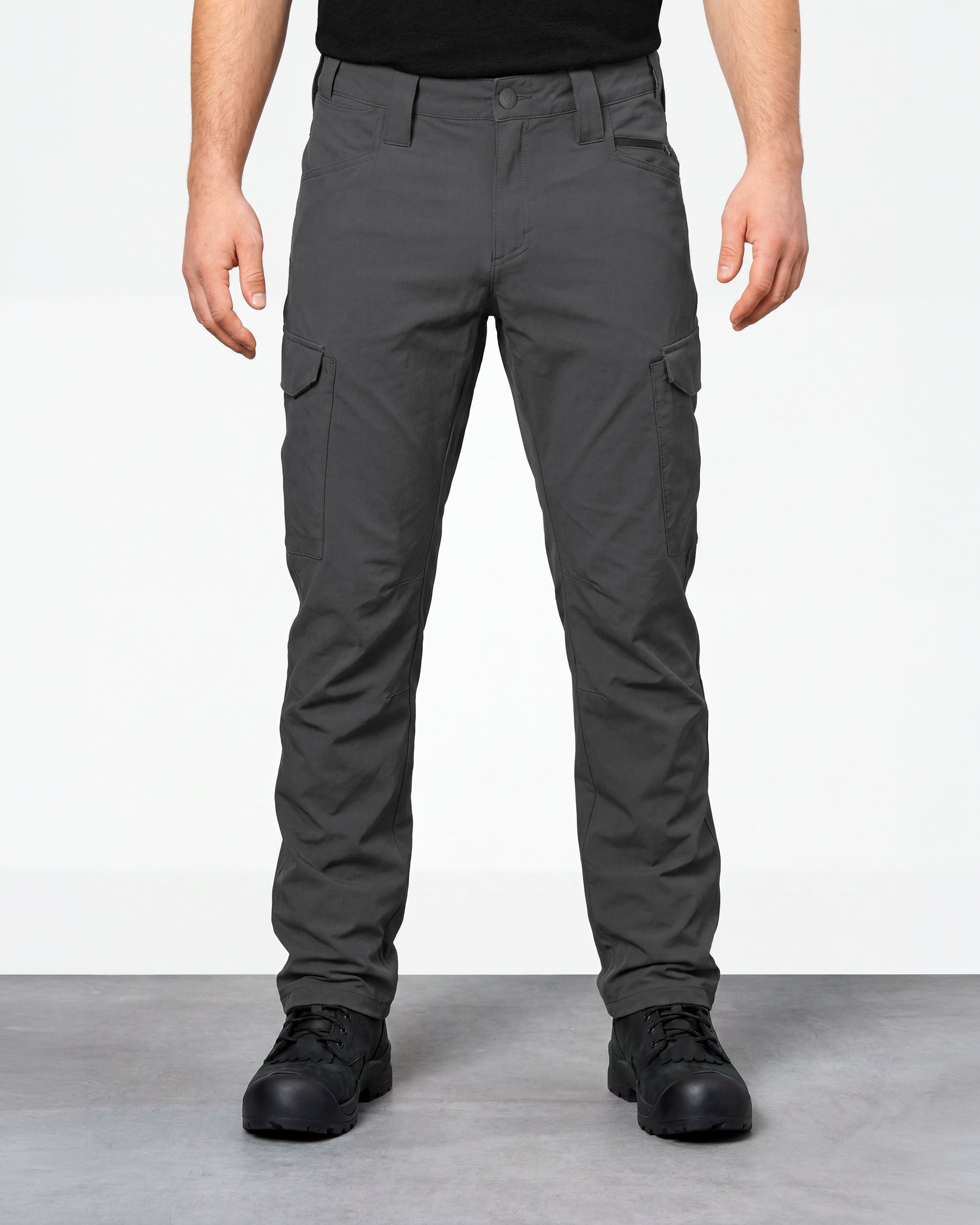 Stretch Ripstop Cargo Work Pants e.s.taktik in carbon gray worn by a model, front view