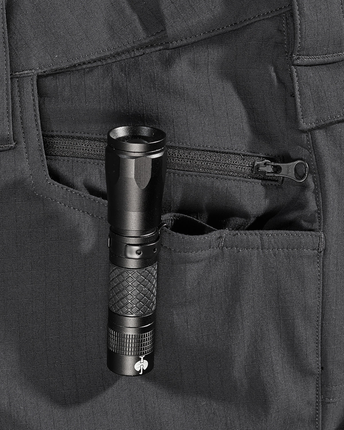 Close-up of reinforced fabric and seams on Stretch Ripstop Cargo Work Pants e.s.taktik in carbon gray