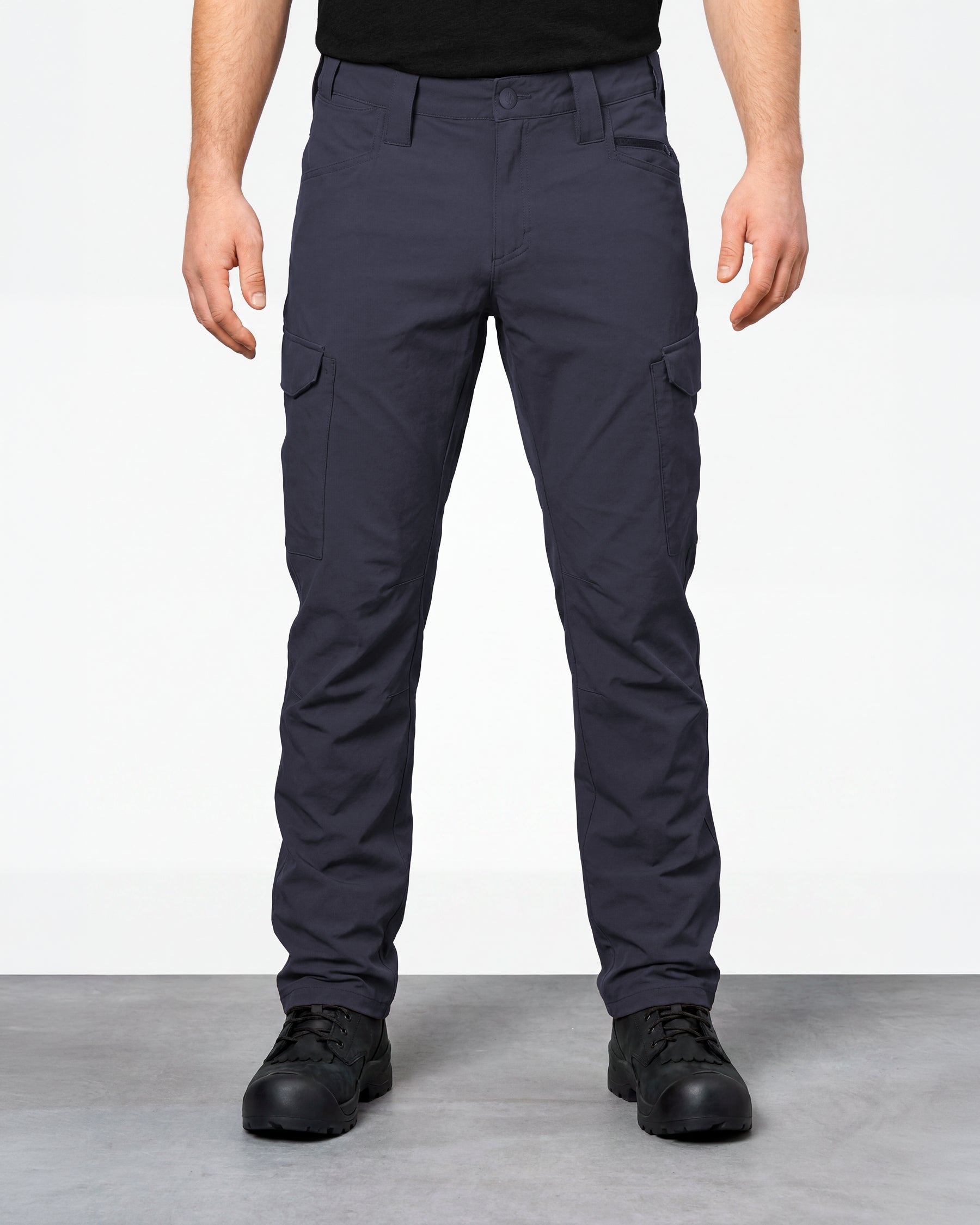 Stretch Ripstop Cargo Work Pants e.s.taktik in nero blue worn by a model, front view