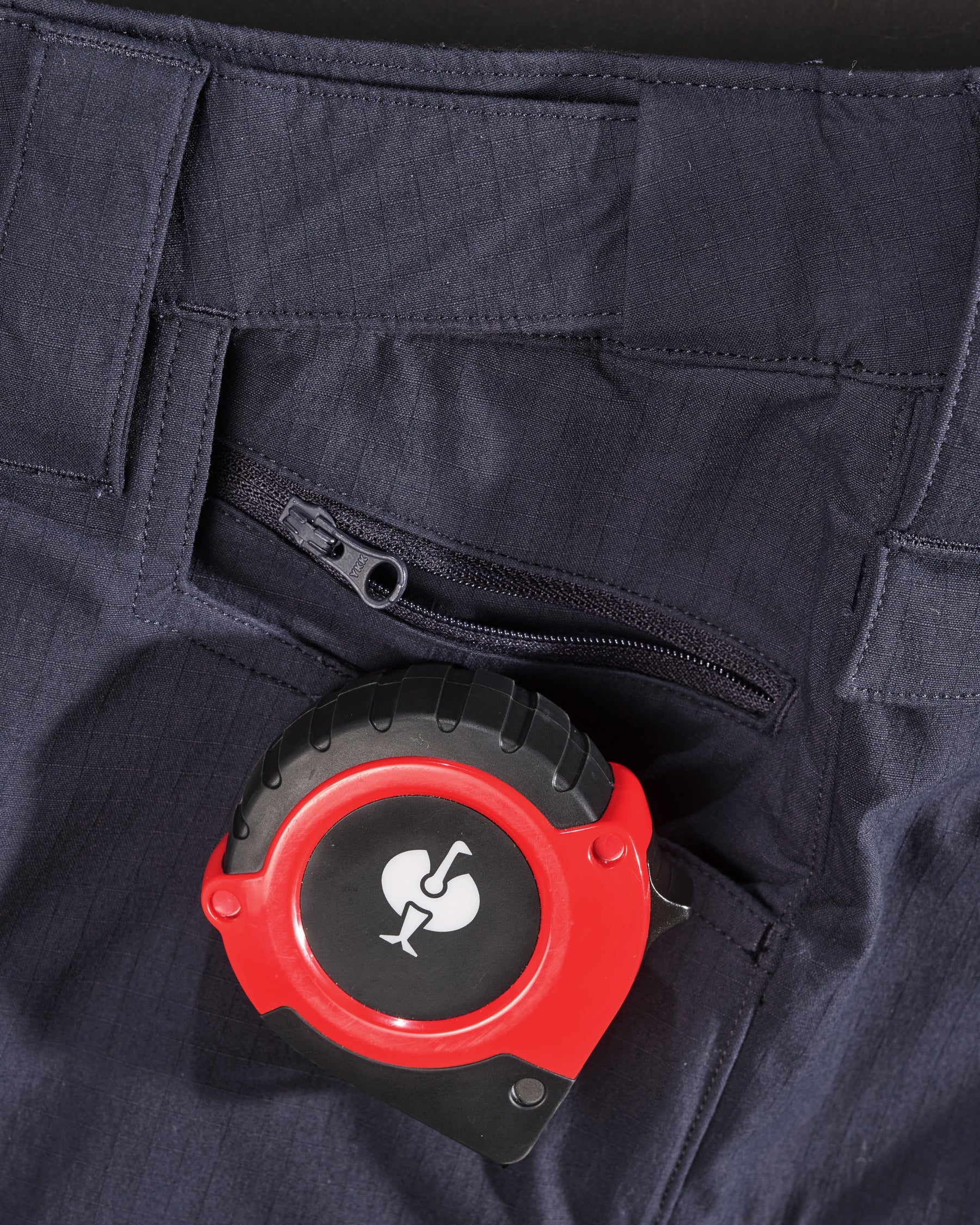 Close-up of reinforced fabric and seams on Stretch Ripstop Cargo Work Pants e.s.taktik in nero blue