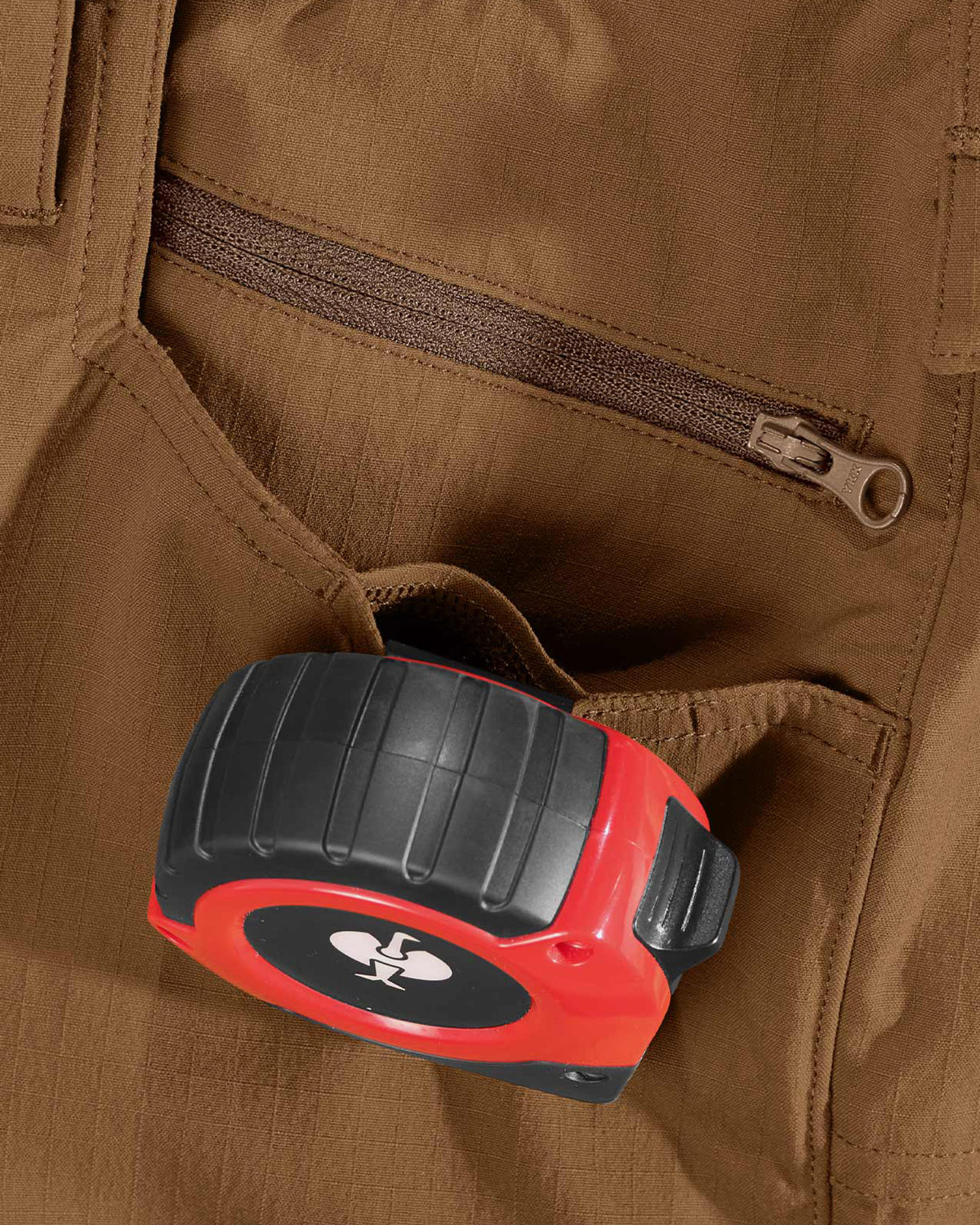 Additional close-up detail of Engelbert Strauss e.s. taktik stretch ripstop cargo work shorts in desert brown, showing fabric texture, stitching, and functional finishing details.