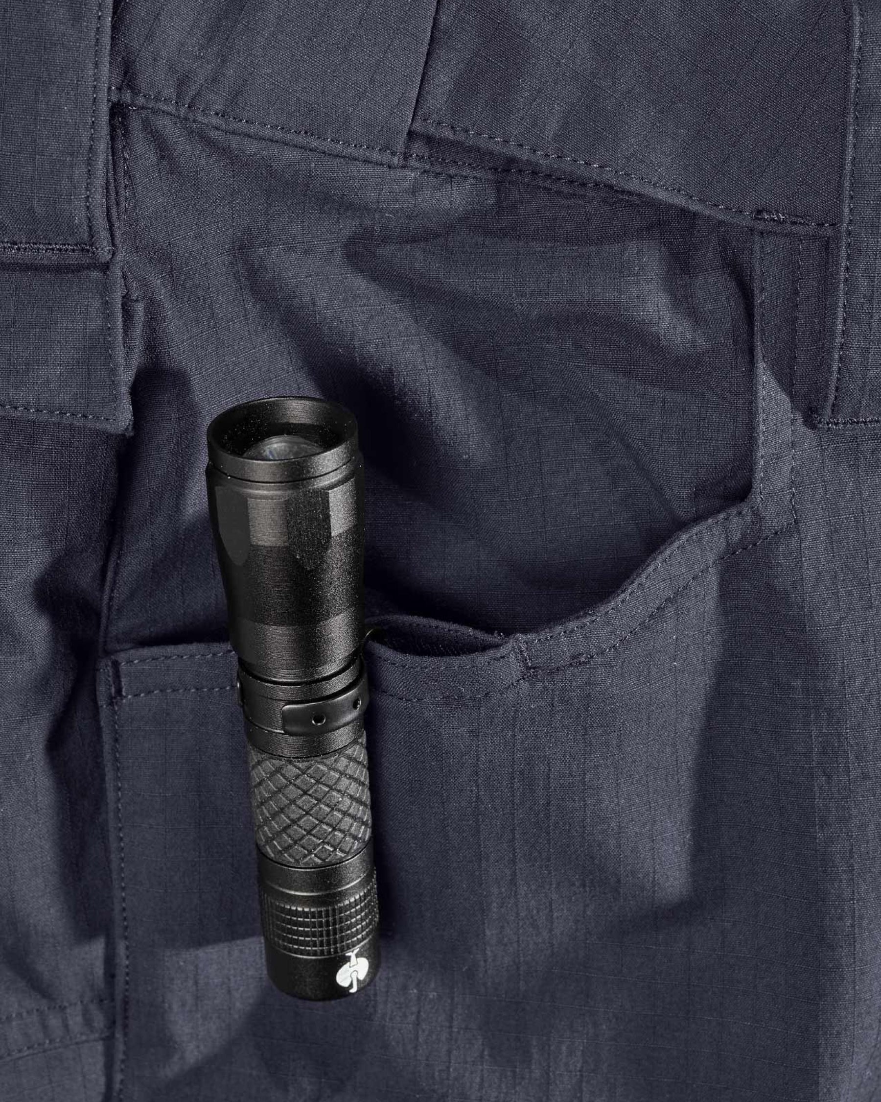 Additional close-up detail of Engelbert Strauss e.s. taktik stretch ripstop cargo work shorts in nero blue, showing fabric texture, stitching, and functional finishing details.