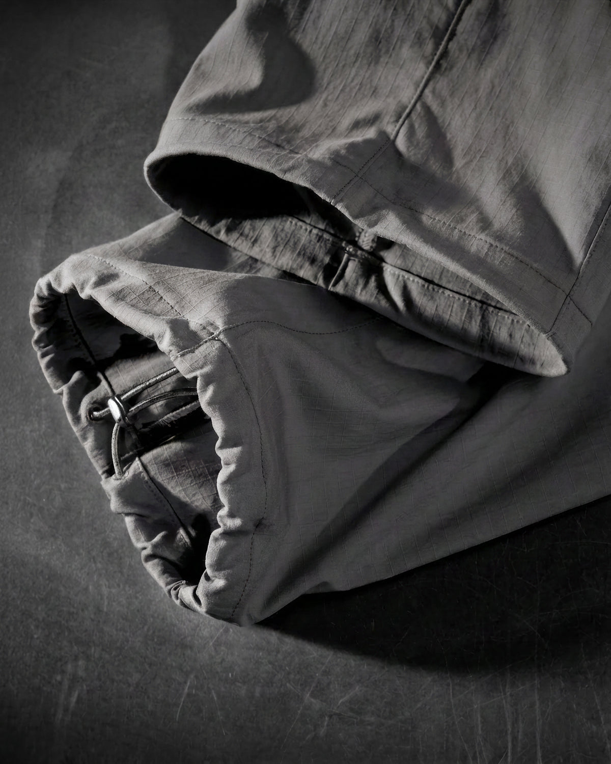 Close-up of carbon gray STRAUSS Stretch Ripstop Cargo Work Bib Overall e.s.taktik cargo pocket and ripstop fabric details