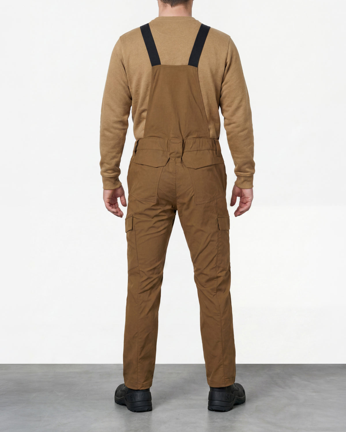 desert brown STRAUSS Stretch Ripstop Cargo Work Bib Overall e.s.taktik worn by a model, back view