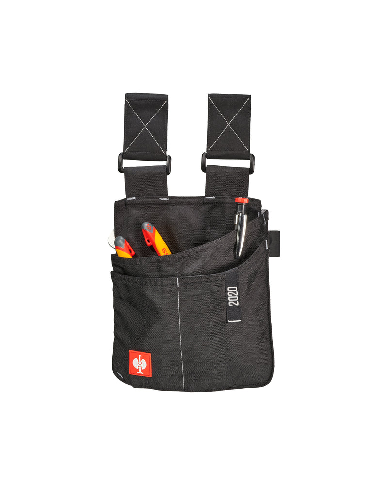 A worker wears a black and platinum STRAUSS e.s.motion 2020 medium tool bag on a tool belt with utility work pants.