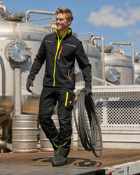 Lifestyle view of Cargo Work Pants e.s.motion 2020 in black/high-vis yellow-orange during work