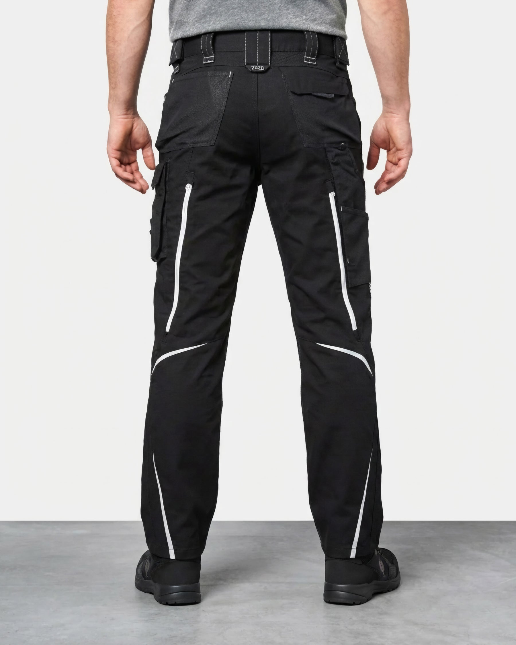 Cargo Work Pants e.s.motion 2020 in black/platinum worn by a model, rear view