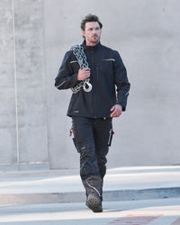 STRAUSS e.s.motion 2020 softshell jacket in black in use on the job