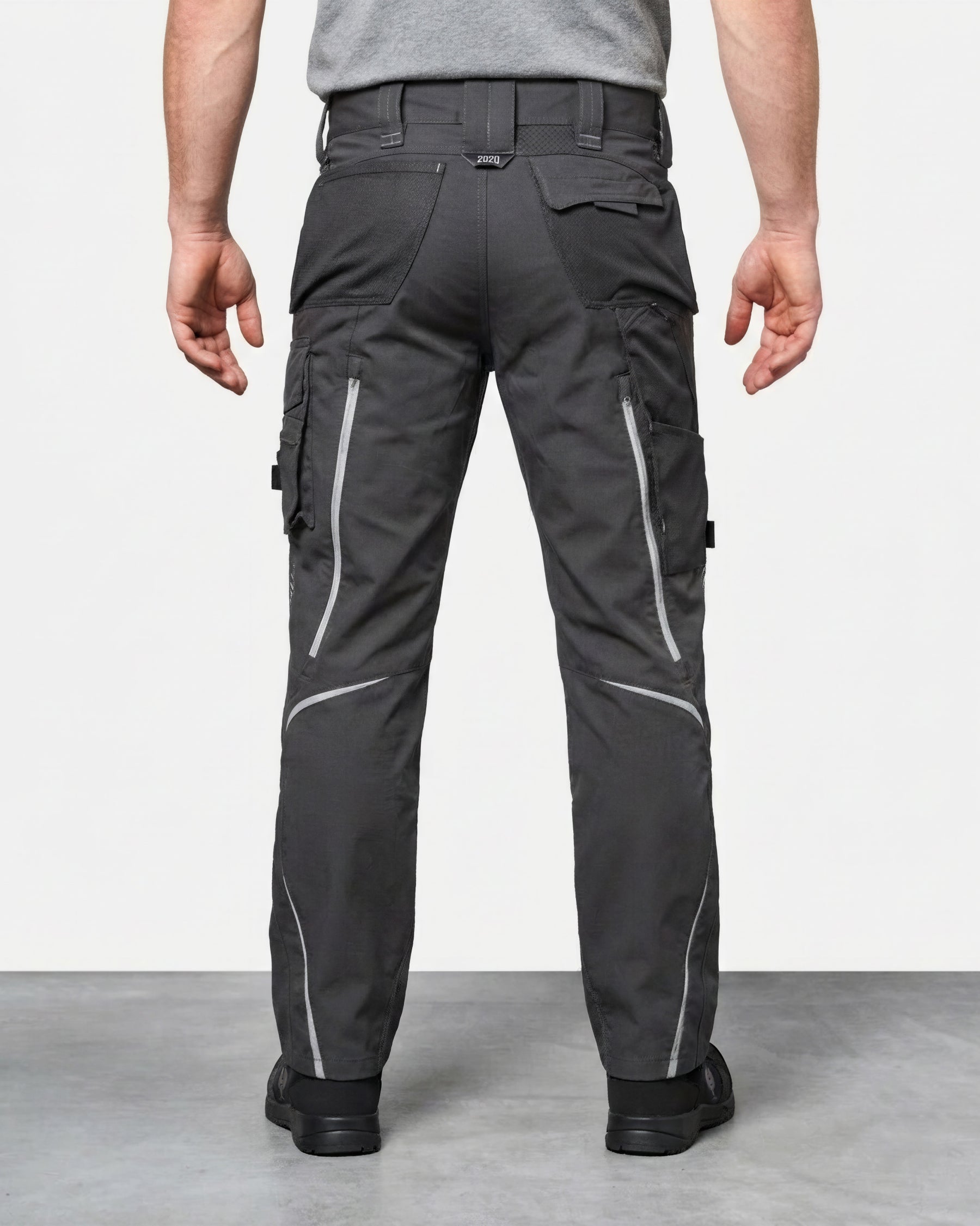 Cargo Work Pants e.s.motion 2020 in anthracite/platinum worn by a model, rear view