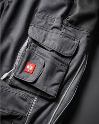 Close-up of cargo pocket details on Cargo Work Pants e.s.motion 2020 in anthracite/platinum