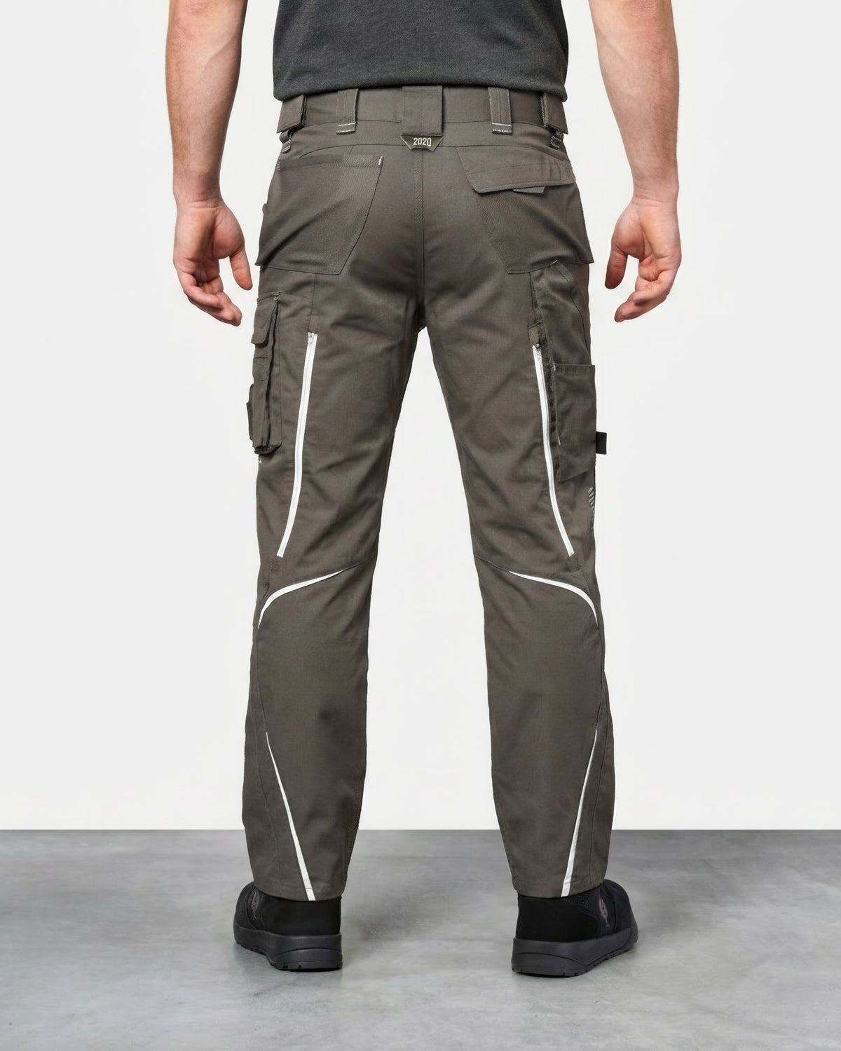Cargo Work Pants e.s.motion 2020 in stone/plaster worn by a model, rear view