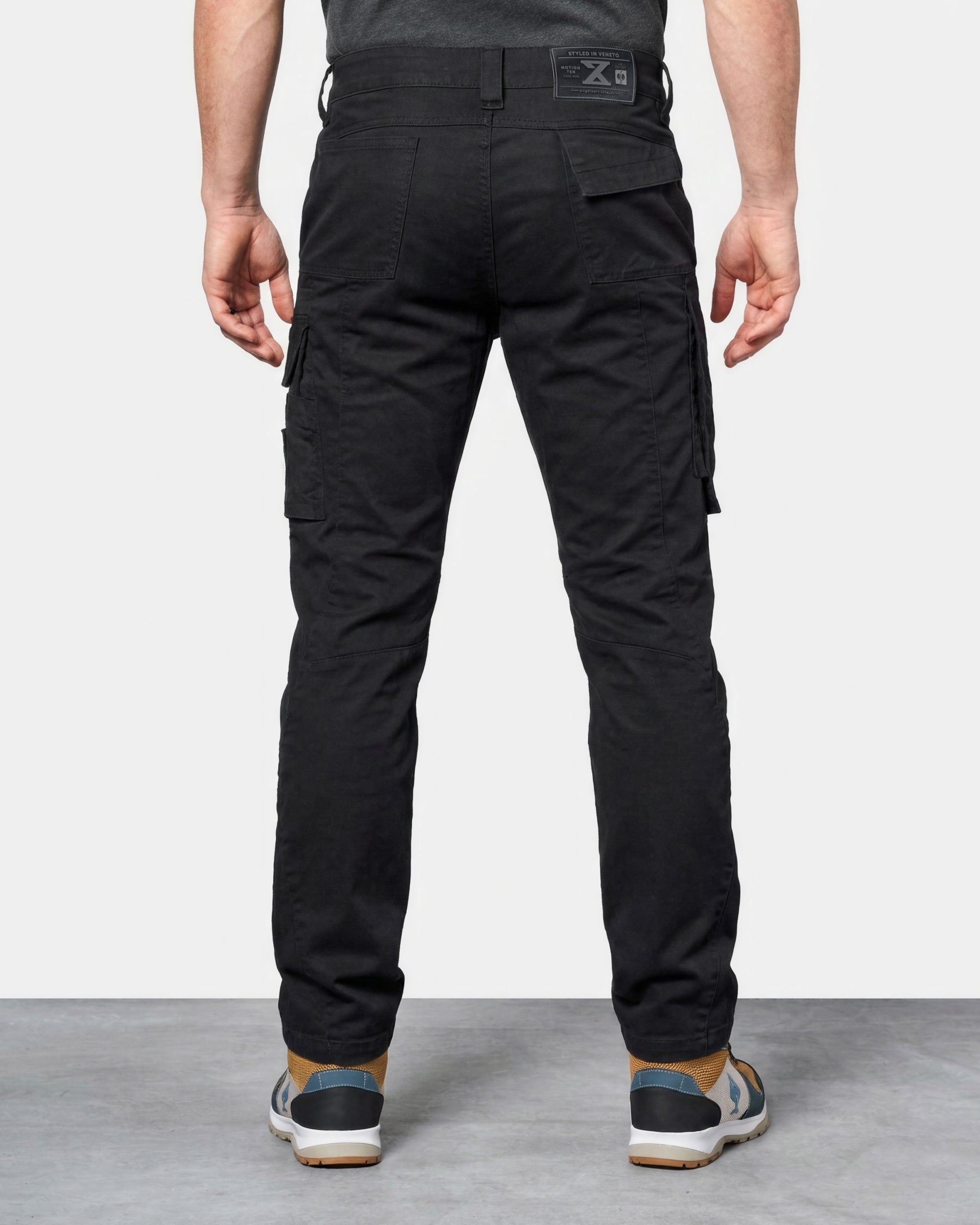 Cargo Work Pants e.s.motion ten in oxid black worn by a model, rear view
