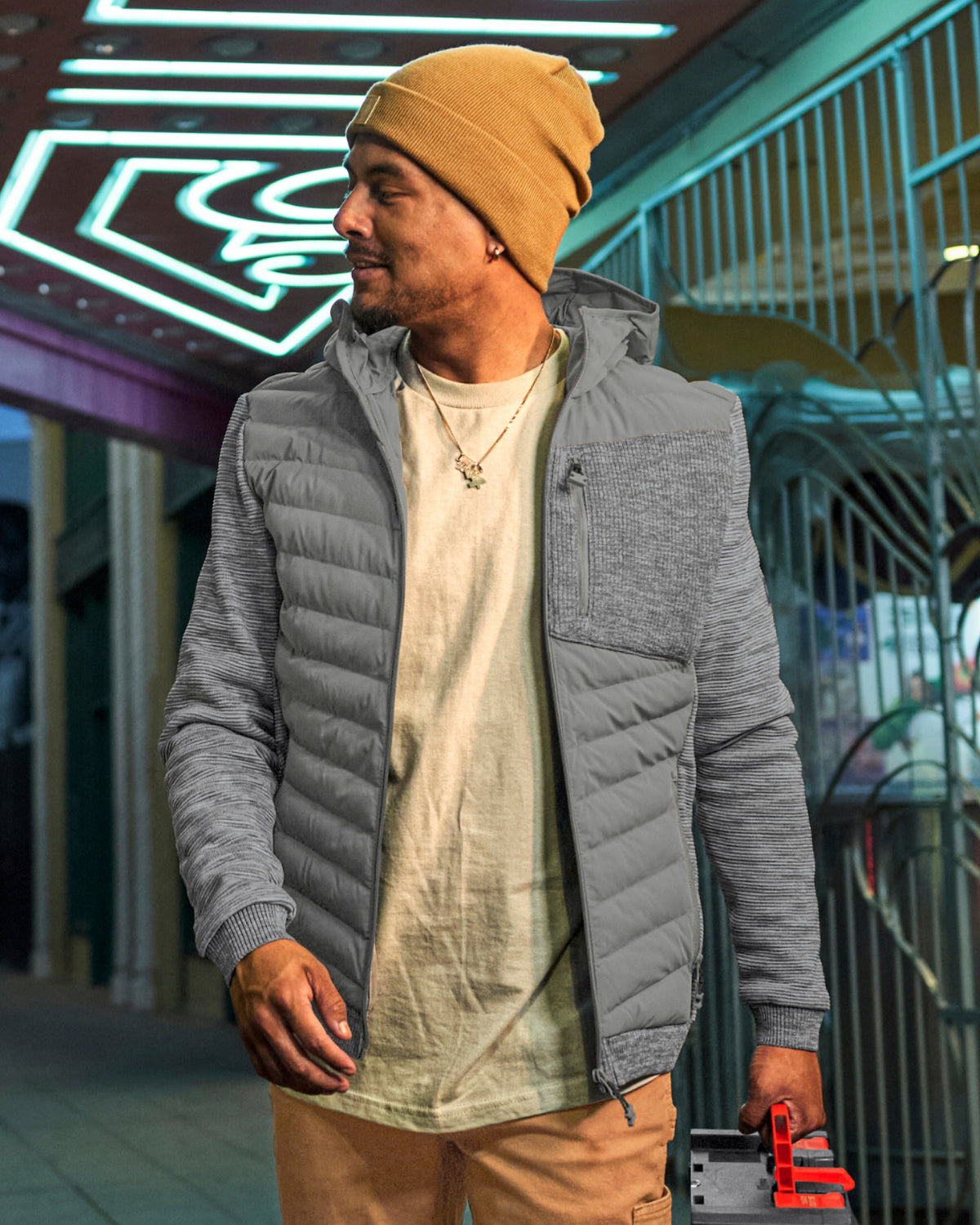 STRAUSS e.s.motion ten hybrid hooded jacket in gray melange in use on the job