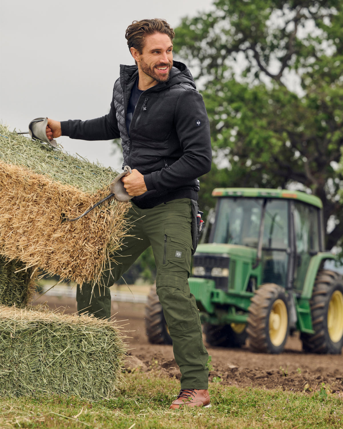 Cargo Work Pants e.s.motion ten in disguise green in use, showing fit and movement