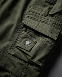 Close-up of cargo pocket details on Cargo Work Pants e.s.motion ten in disguise green