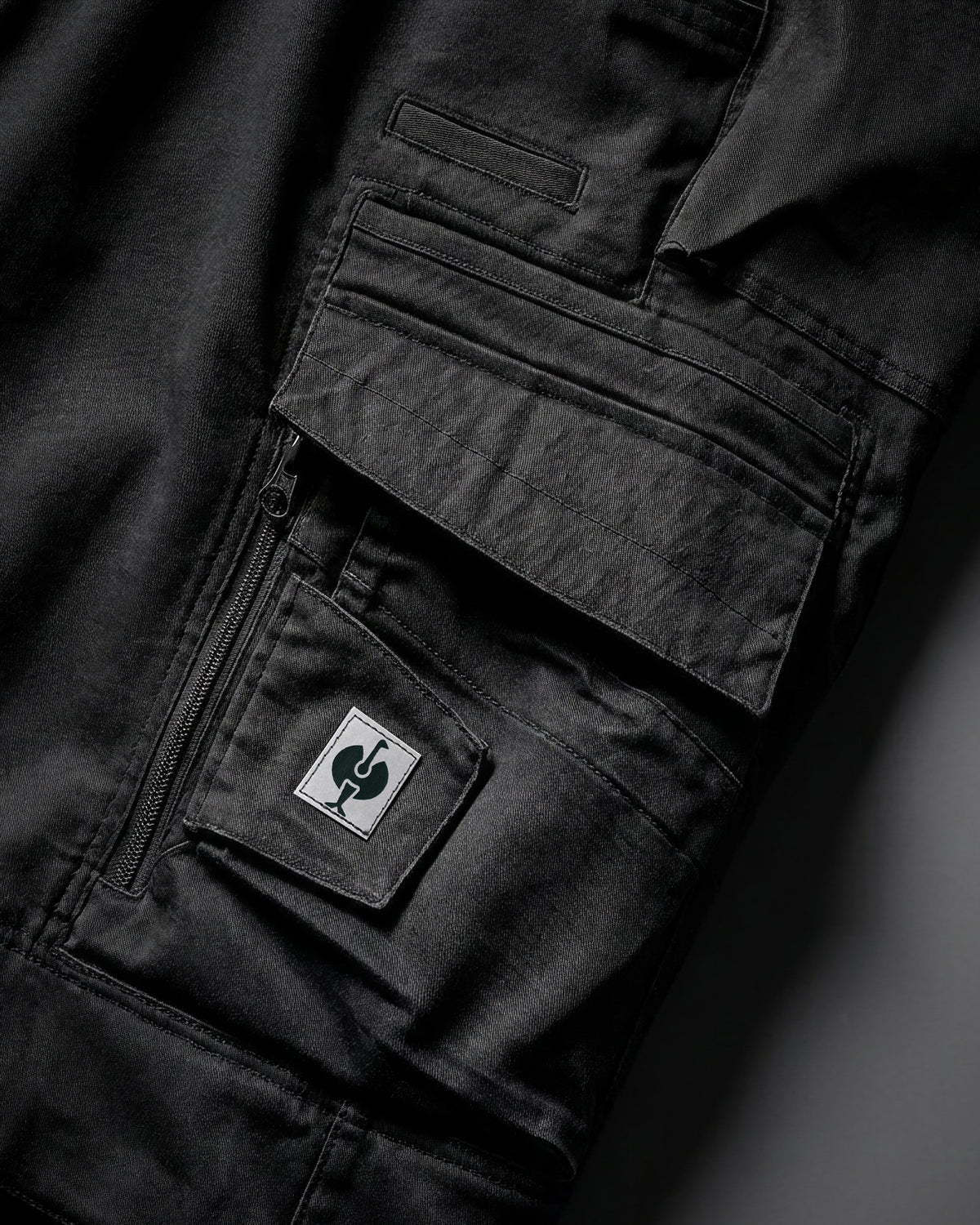 Close-up of cargo pocket details on Women's Cargo Work Pants e.s.motion ten in oxid black