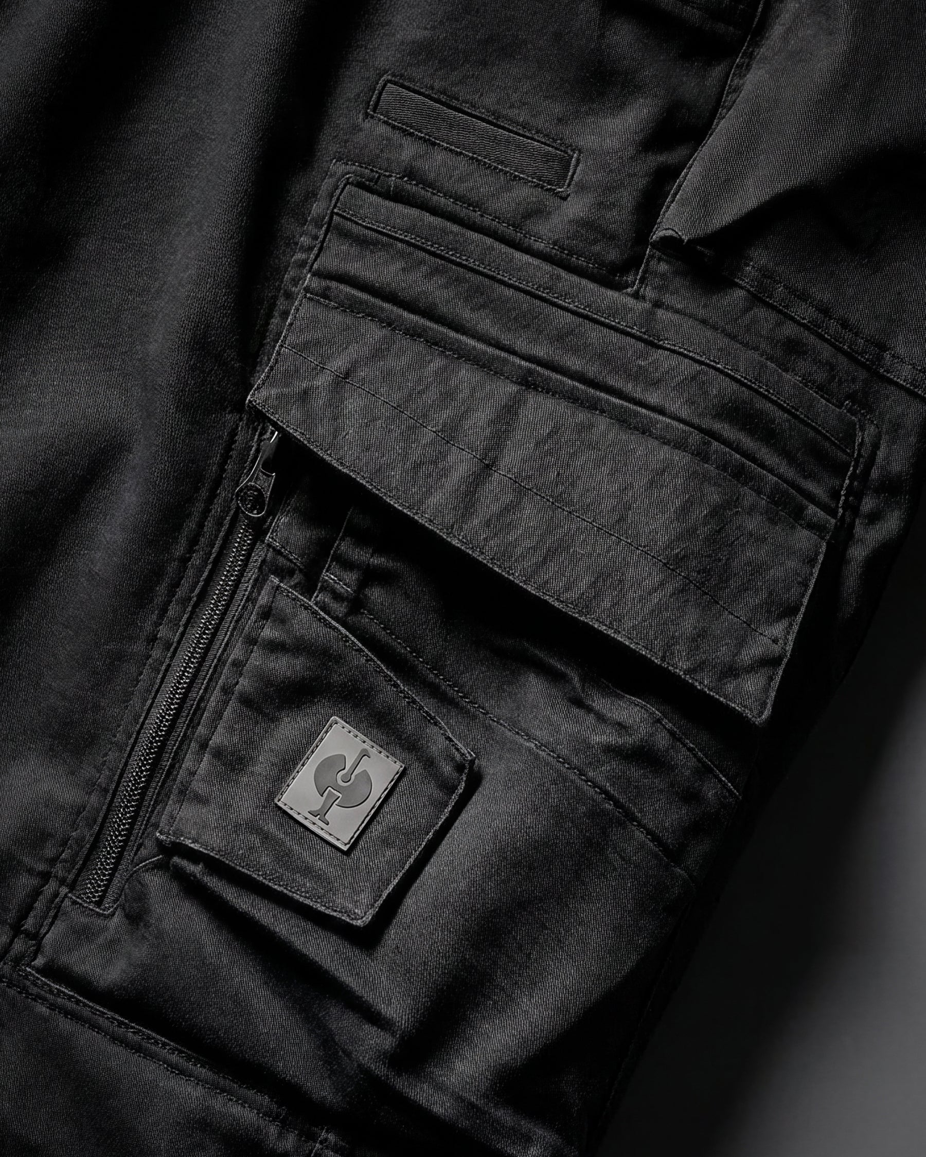 Close-up detail of Engelbert Strauss women's e.s. motion ten shorts in oxid black, focusing on the utility pocket area, seams, and reinforced workwear construction.