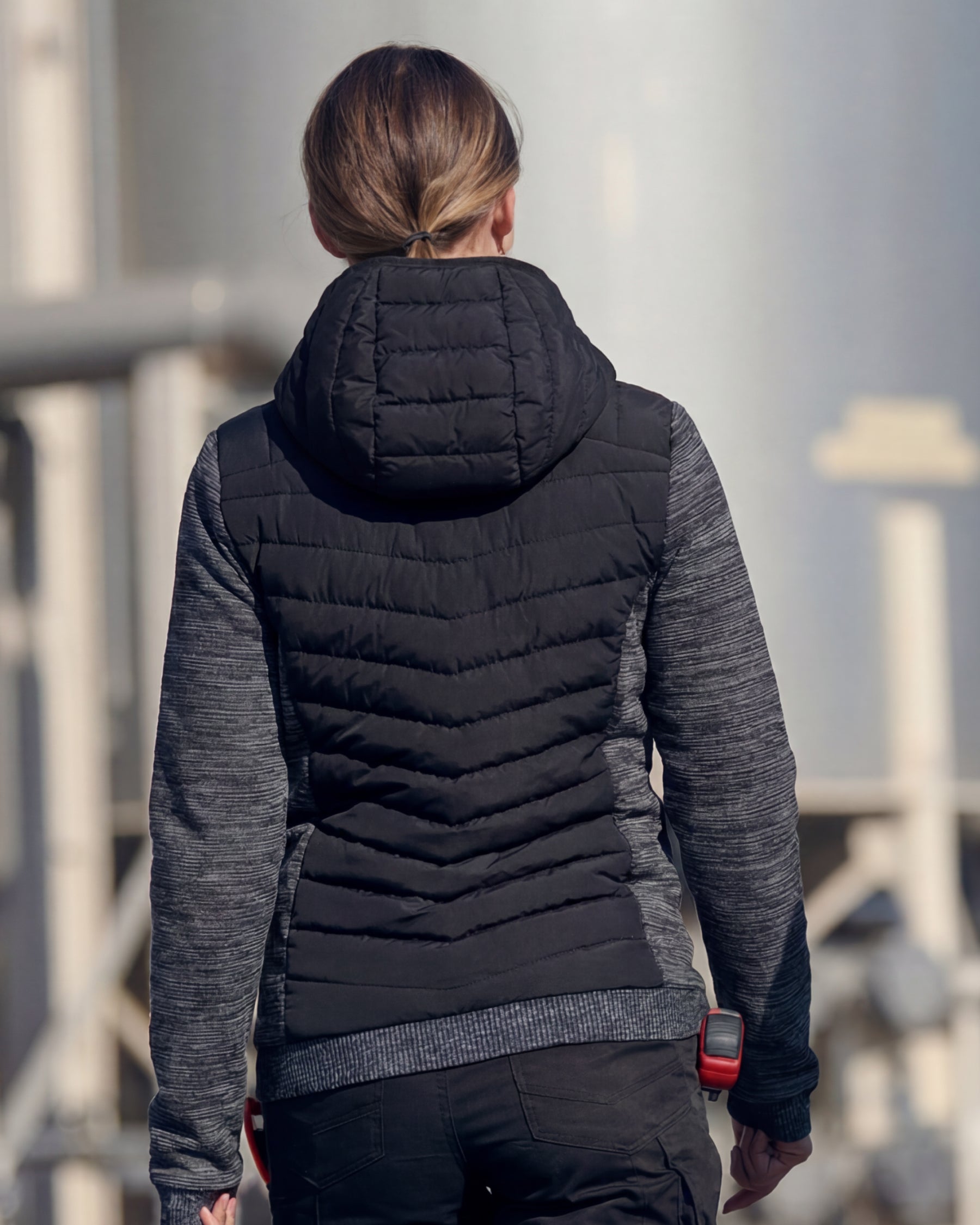 STRAUSS women's e.s.motion ten hybrid hooded jacket in oxid black melange paired with workwear