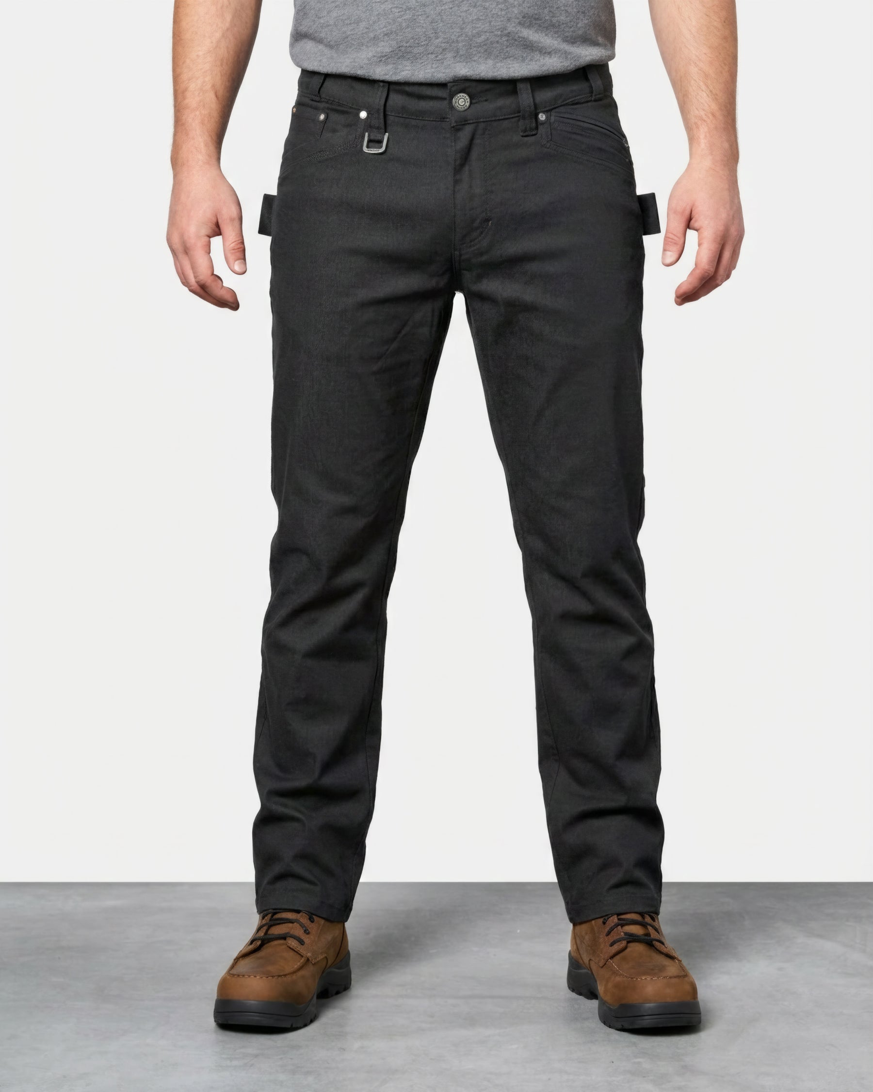 Multipocket Work Pants e.s.vintage in black worn by a model, front view