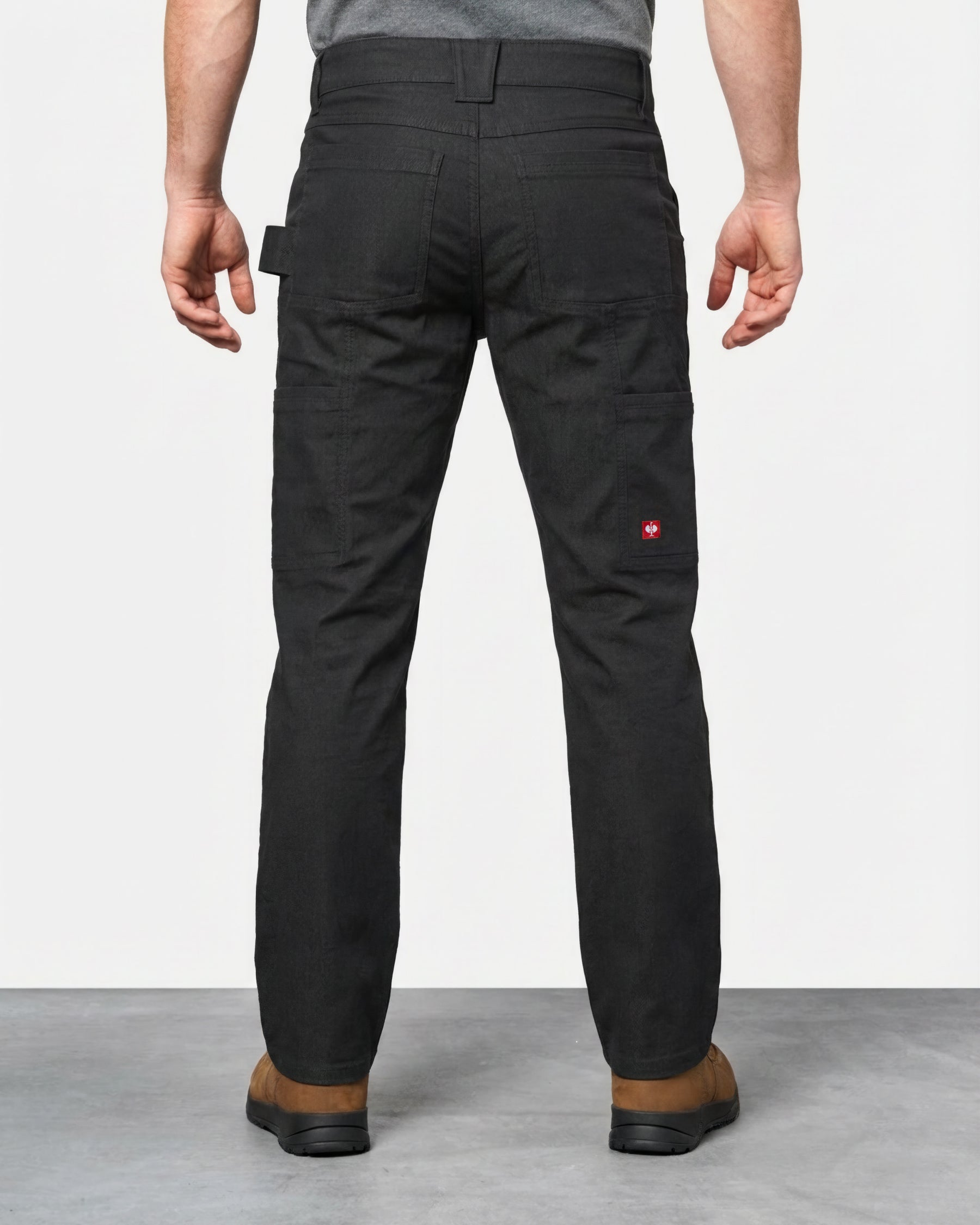 Multipocket Work Pants e.s.vintage in black worn by a model, rear view