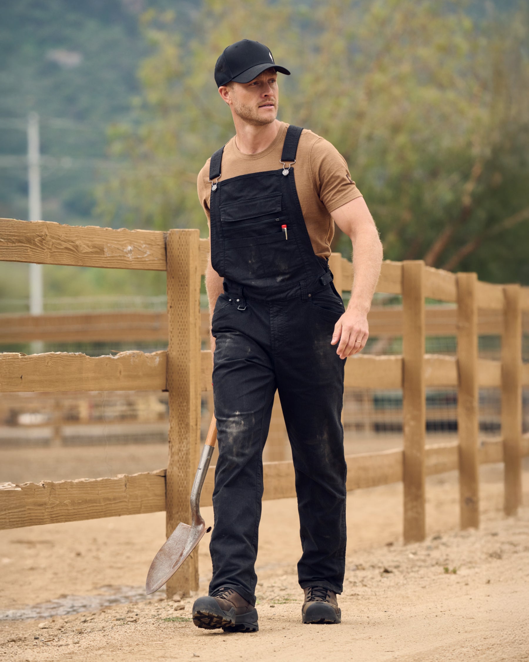 black STRAUSS Multipocket Work Bib Overall e.s.vintage worn on the job