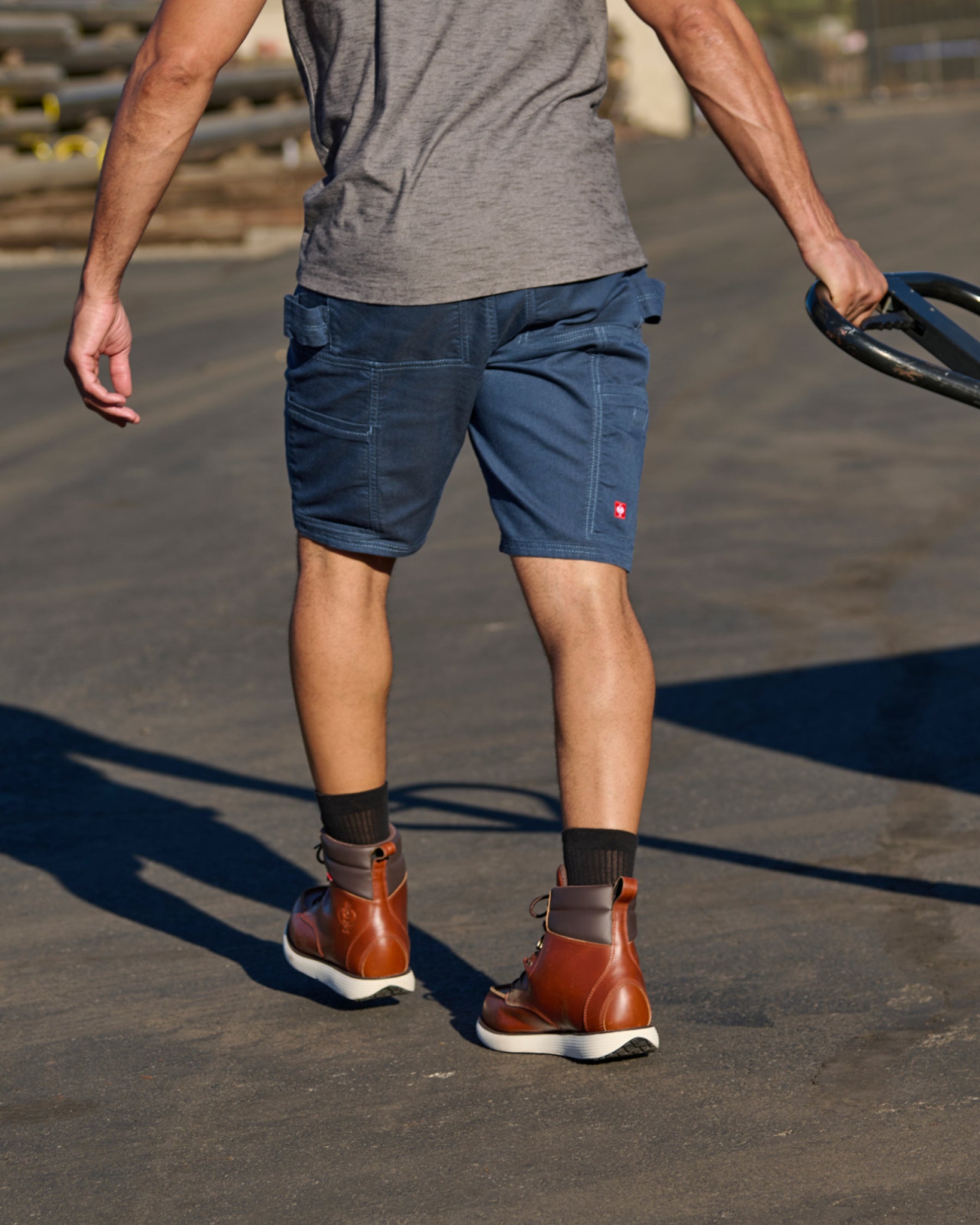 Engelbert Strauss e.s. vintage multipocket shorts in arctic blue in an in-use workwear scene, showing the shorts worn during active movement and emphasizing comfort and mobility.