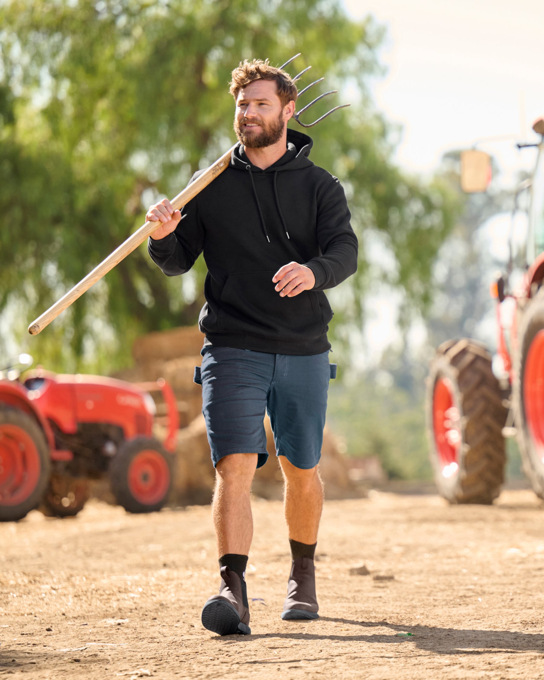 Engelbert Strauss e.s. vintage multipocket shorts in arctic blue in an additional lifestyle view, emphasizing the everyday utility, above-knee length, and rugged styling.