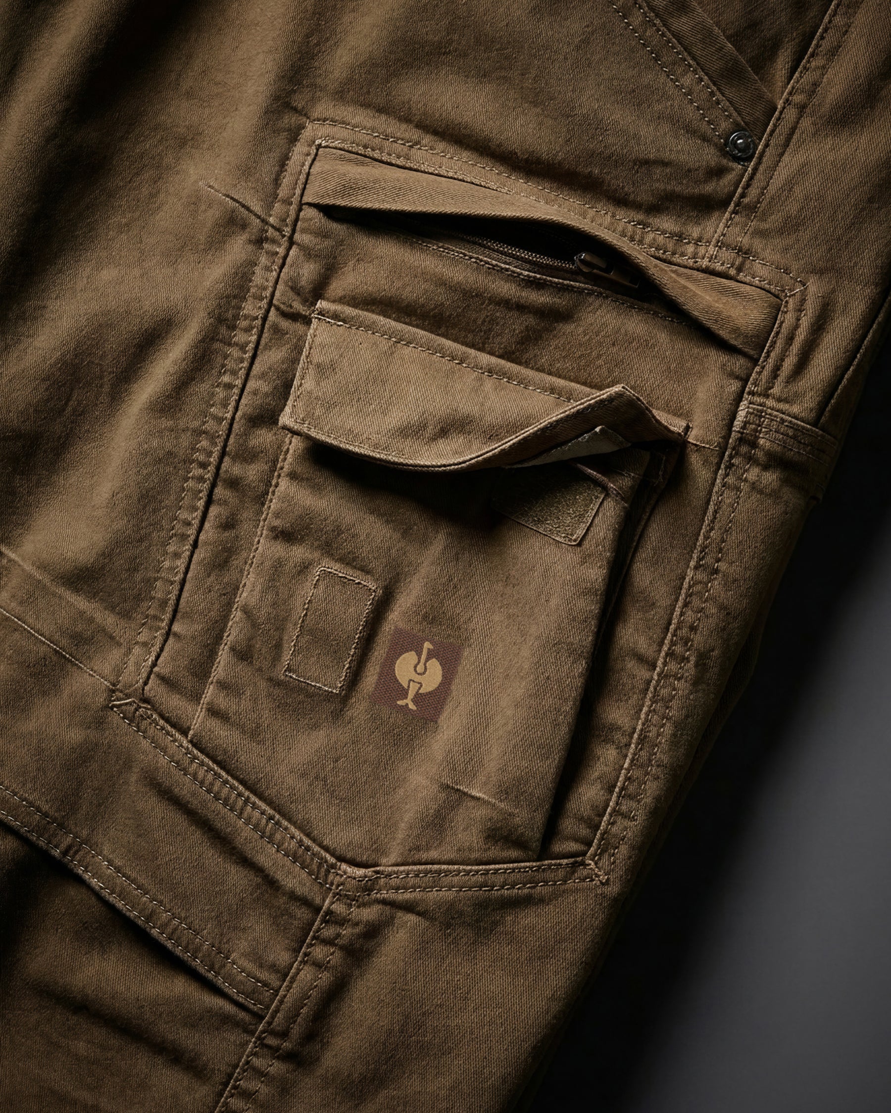 Close-up of cargo pocket details on Cargo Work Pants e.s.vintage in sepia