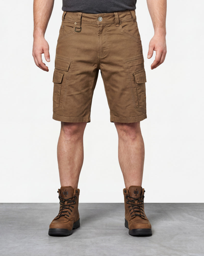 Model wearing Engelbert Strauss e.s. vintage cargo shorts in sepia, showing the fit, length, waistband, and front pocket layout of the rugged cargo work shorts with a vintage workwear look.