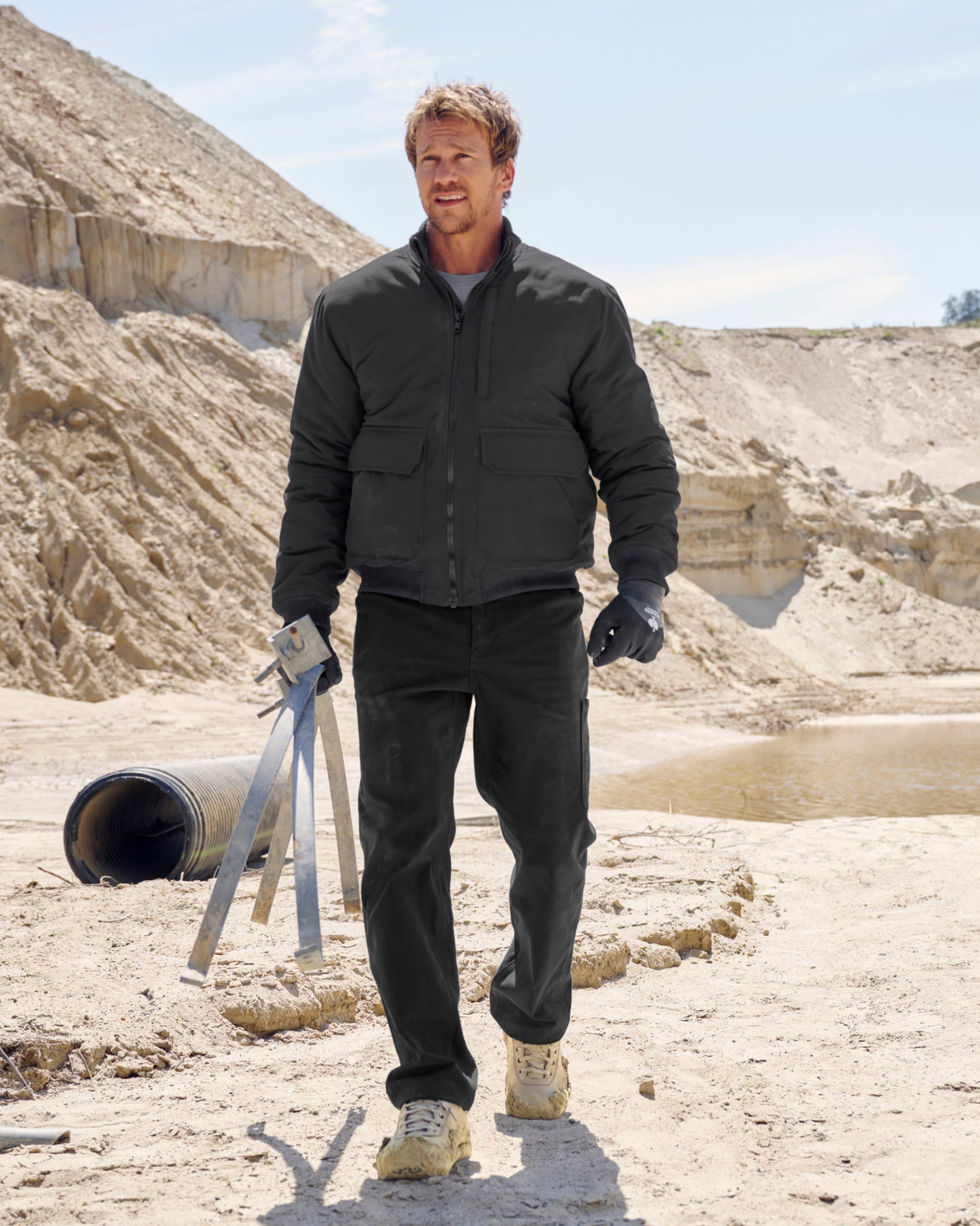 STRAUSS e.s.iconic bomber jacket in black shown during outdoor work