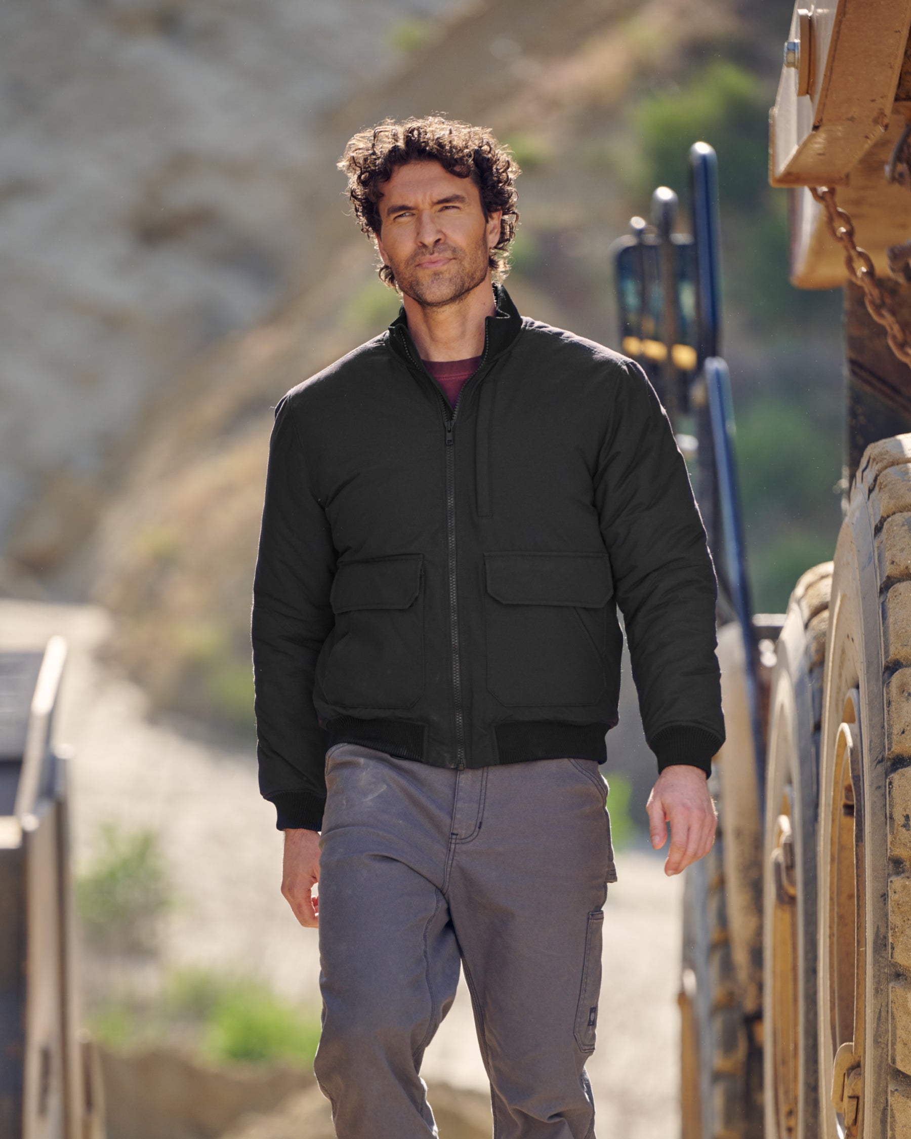 STRAUSS e.s.iconic bomber jacket in black in use on the job