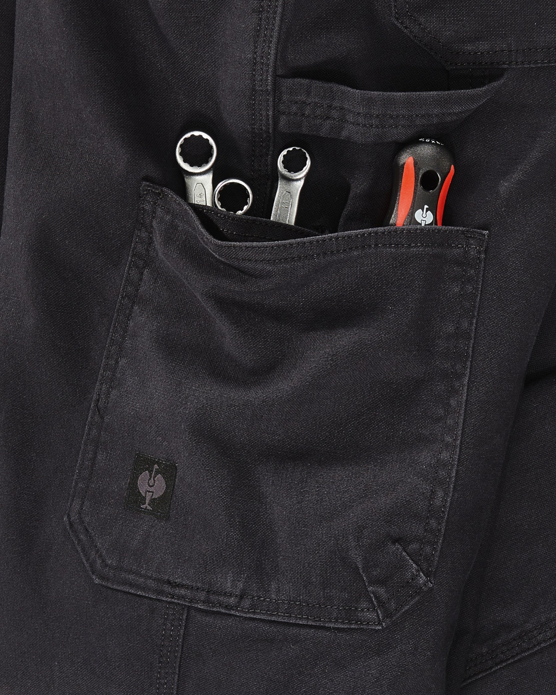 Close-up of pocket and workwear details on Work Pants e.s.iconic in black
