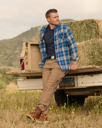 Lifestyle view of Work Pants e.s.iconic in almond brown during work