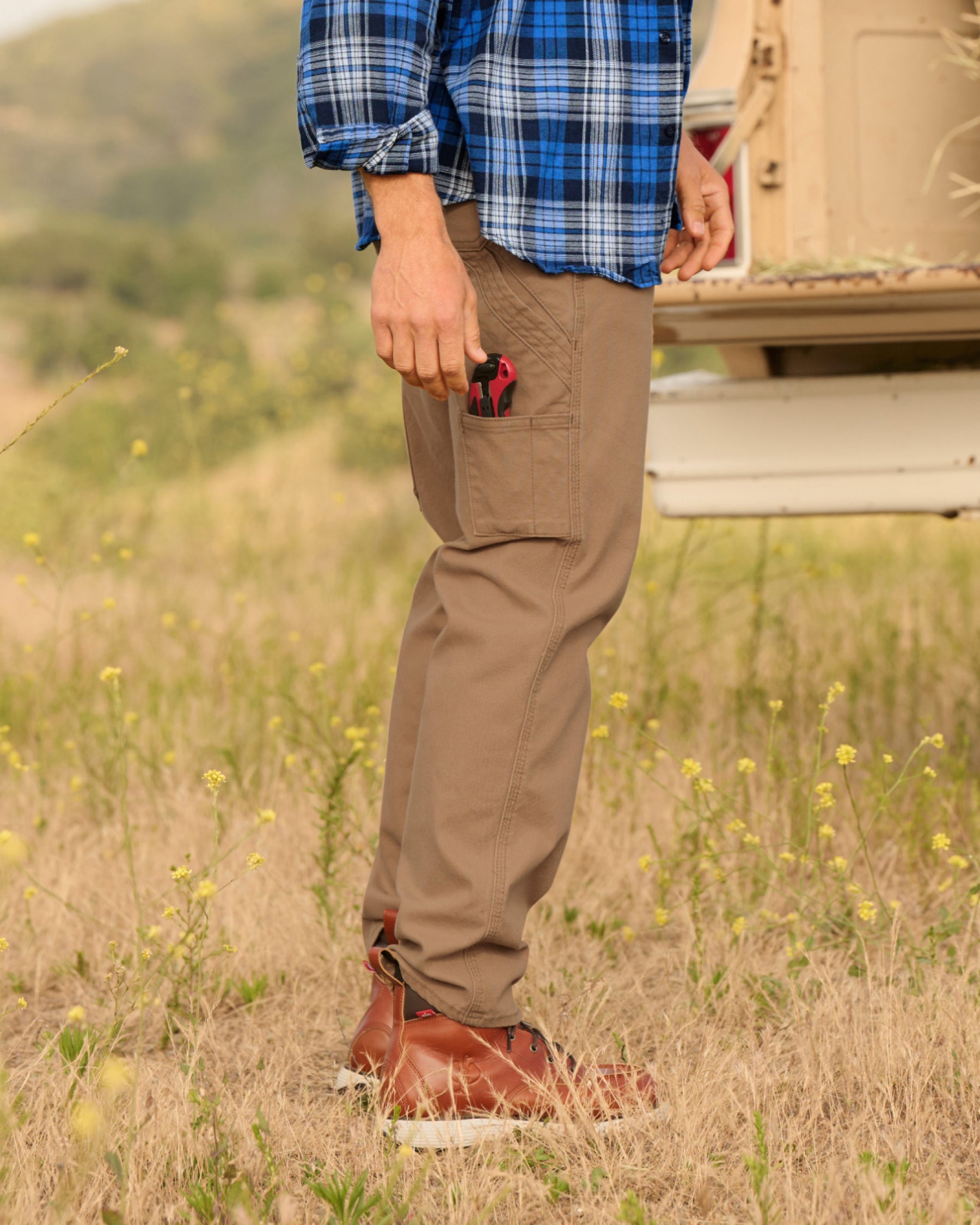 Work Pants e.s.iconic in almond brown shown in an outdoor workwear setting