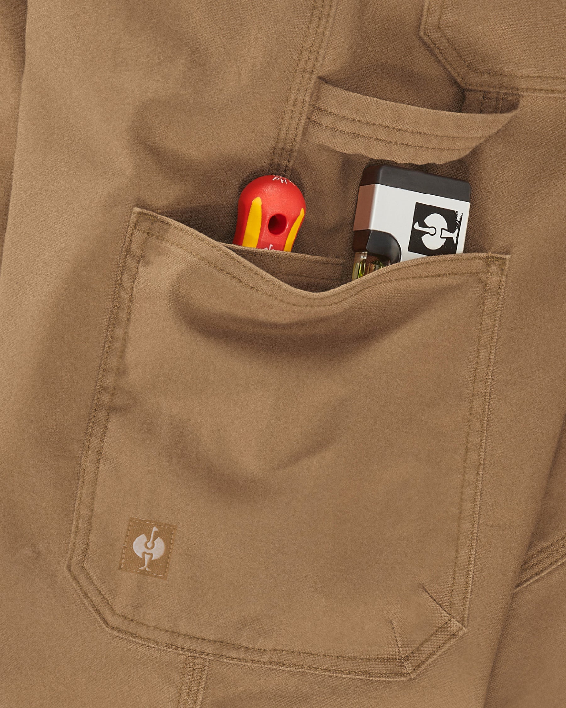 Close-up of pocket and workwear details on Work Pants e.s.iconic in almond brown
