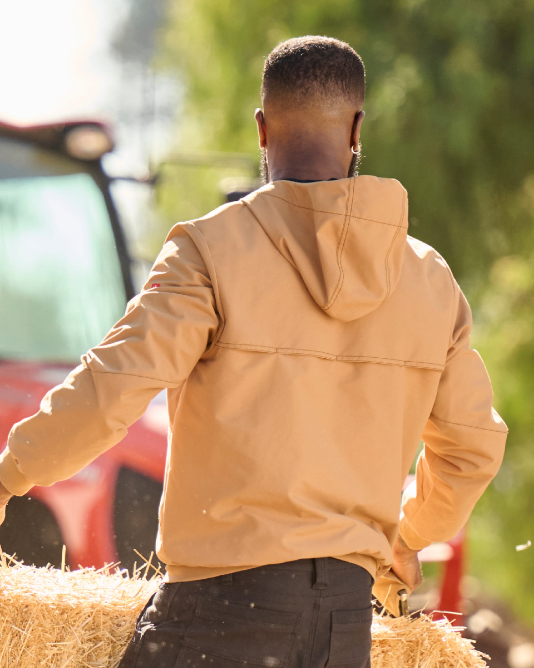 STRAUSS e.s.iconic lightweight jacket in almond brown shown during outdoor work