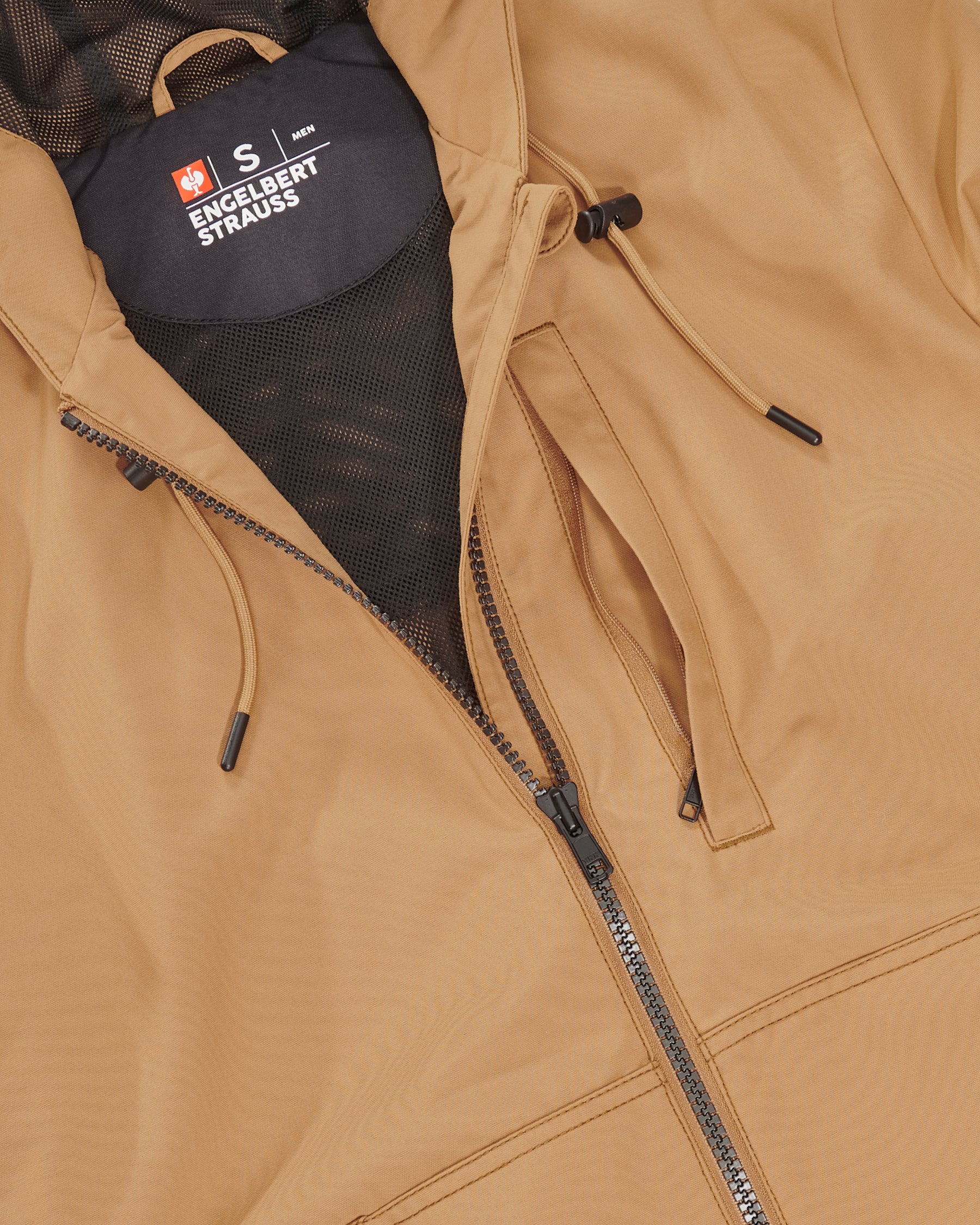 Close-up of lightweight shell and zipper details on STRAUSS e.s.iconic lightweight jacket in almond brown