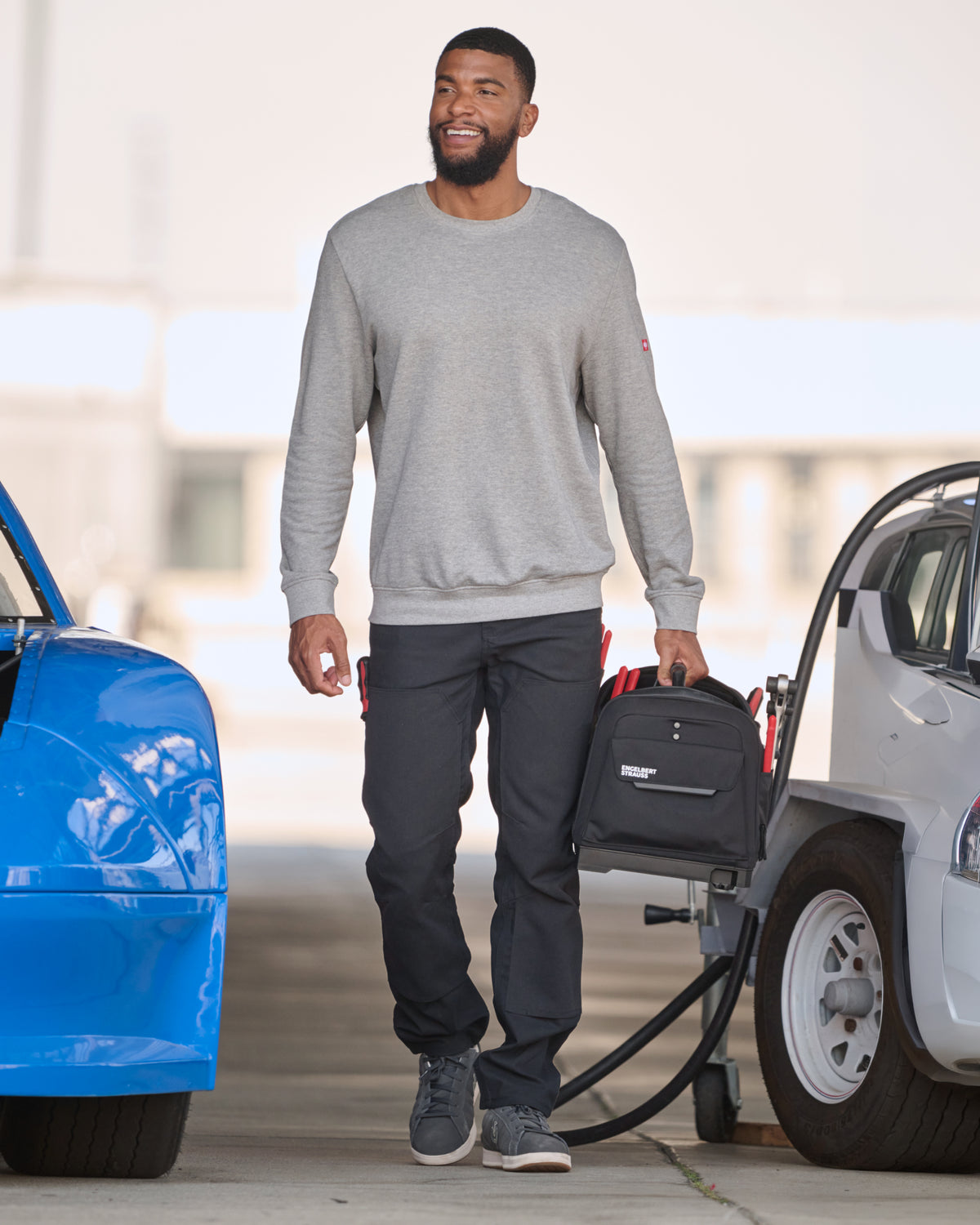 Lifestyle view of Double Front Work Pants e.s.iconic in black during work