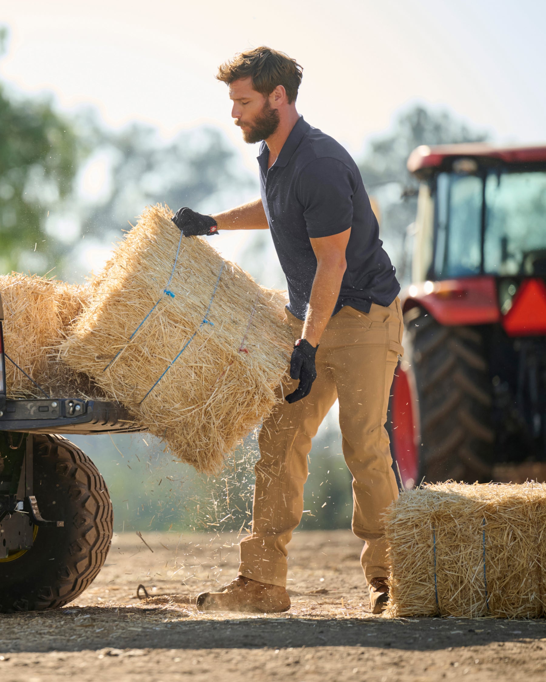 Double Front Work Pants e.s.iconic in almond brown in use, showing fit and movement