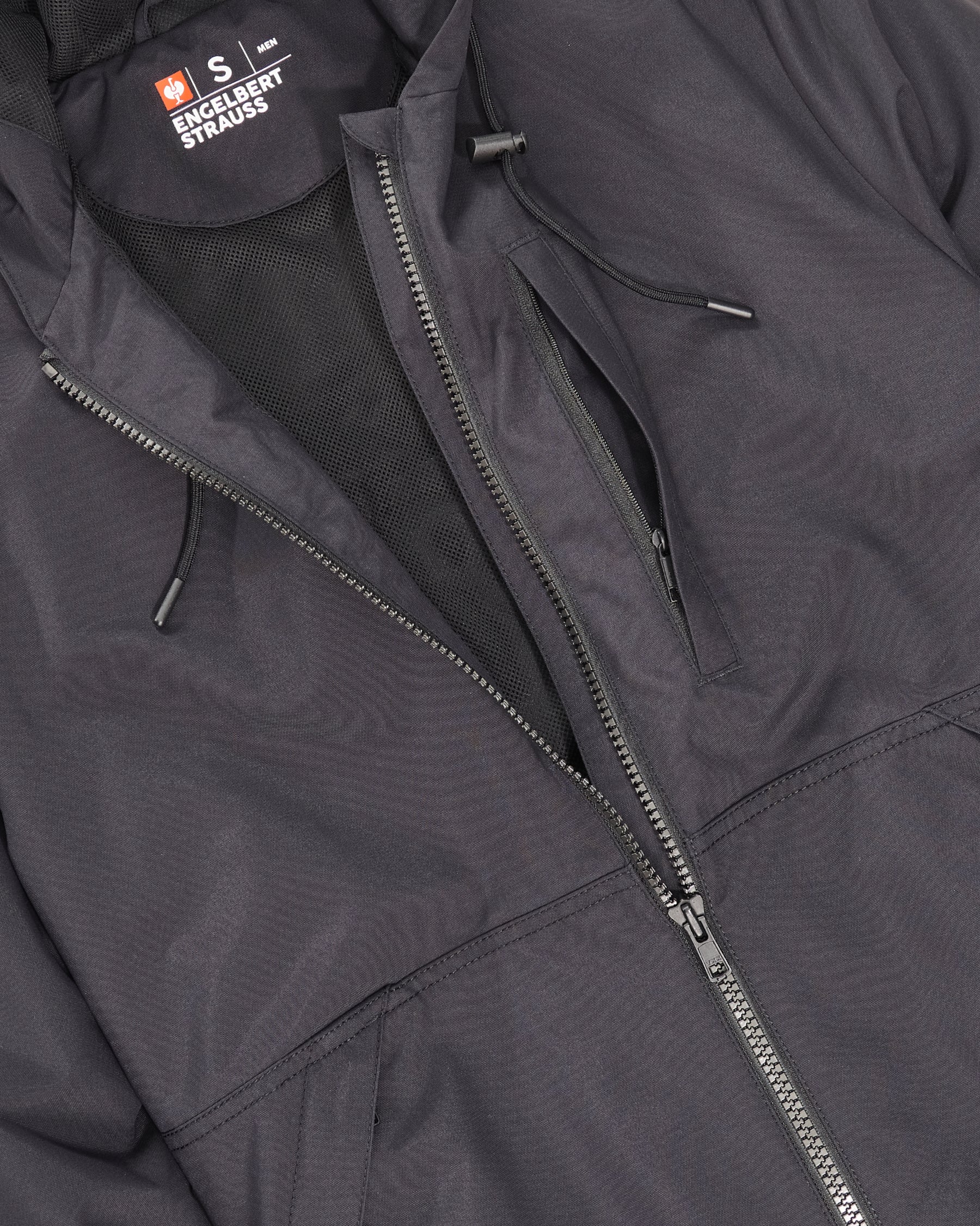 Close-up of lightweight shell and zipper details on STRAUSS e.s.iconic lightweight jacket in nero blue