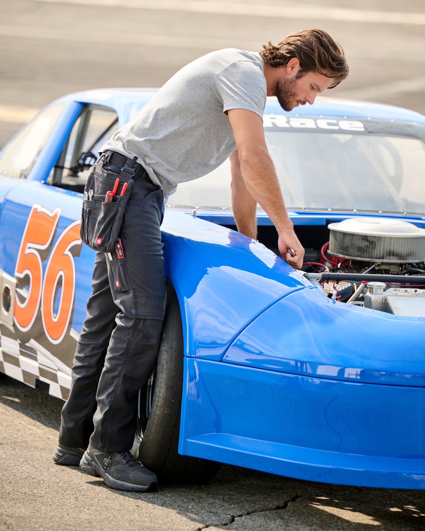 Pocket Protected Work Pants e.s.iconic in black in use, showing fit and movement