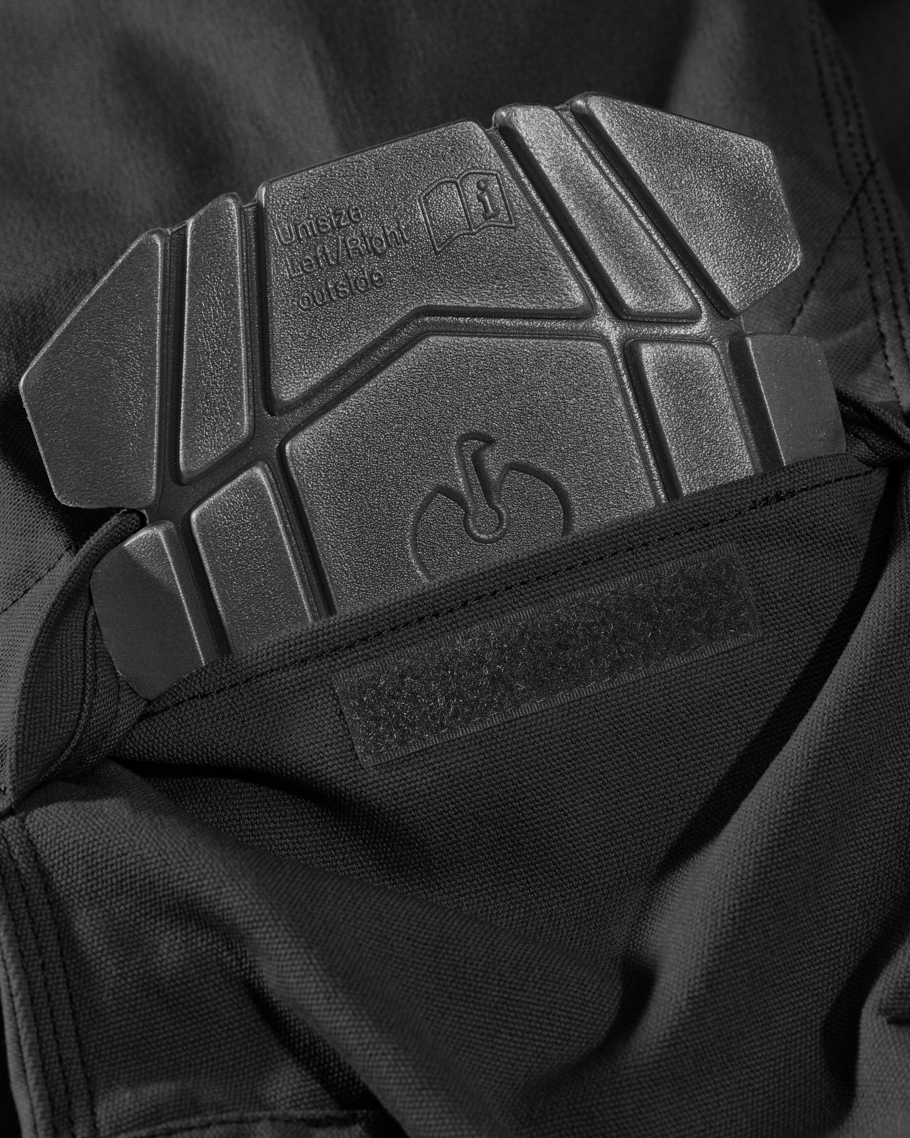 Close-up of knee pad pocket details on Pocket Protected Work Pants e.s.iconic in black