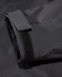 Close-up of hood and pocket details on STRAUSS e.s.trail light pack windbreaker in black