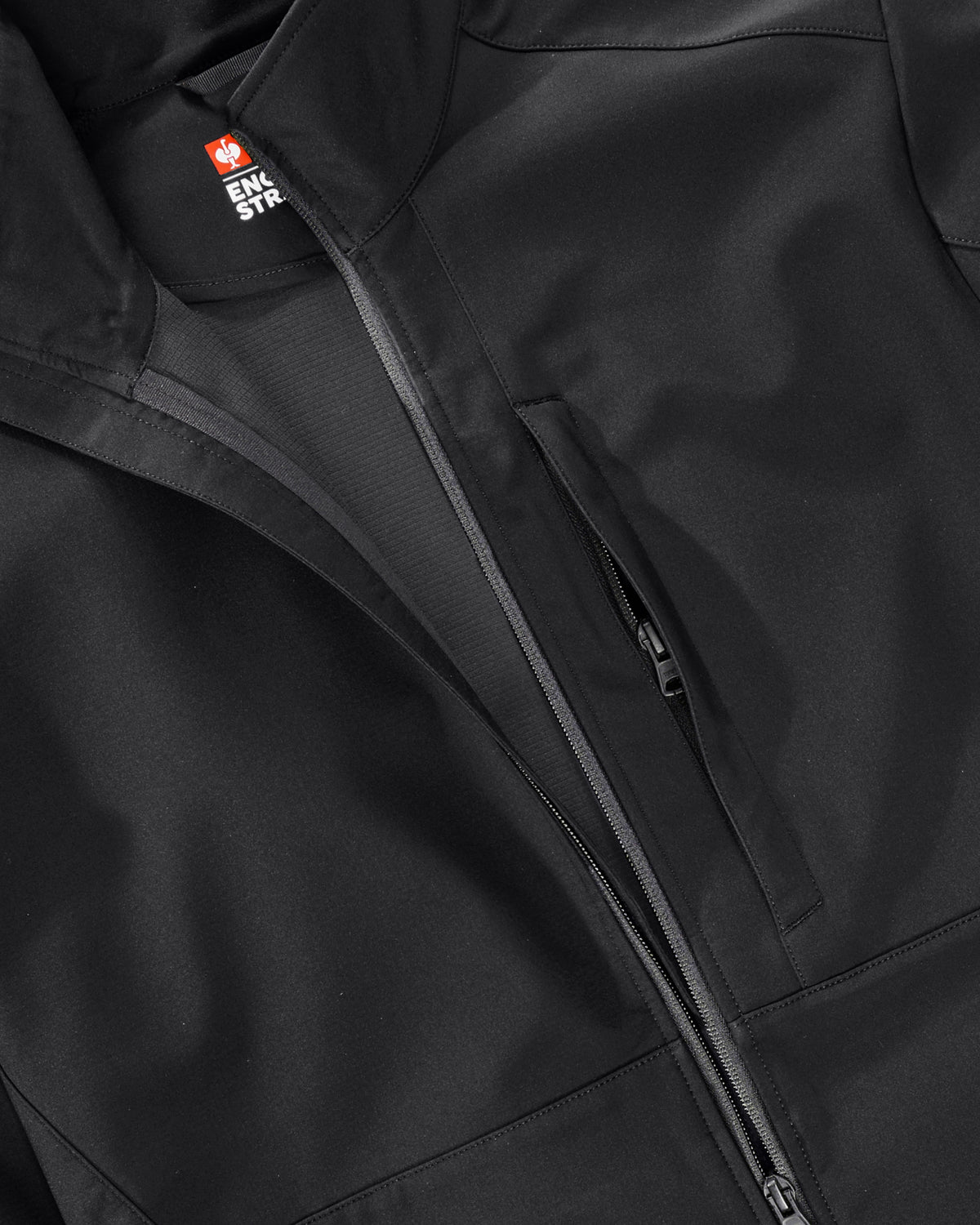 Close-up of softshell fabric and zipper details on STRAUSS e.s.trail pure softshell jacket in black and carbon gray