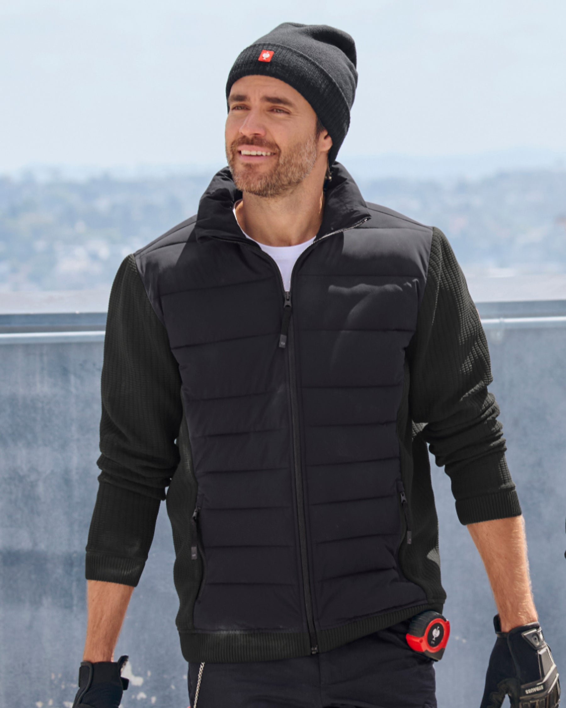 STRAUSS e.s.trail pure hybrid jacket in black worn in a work setting