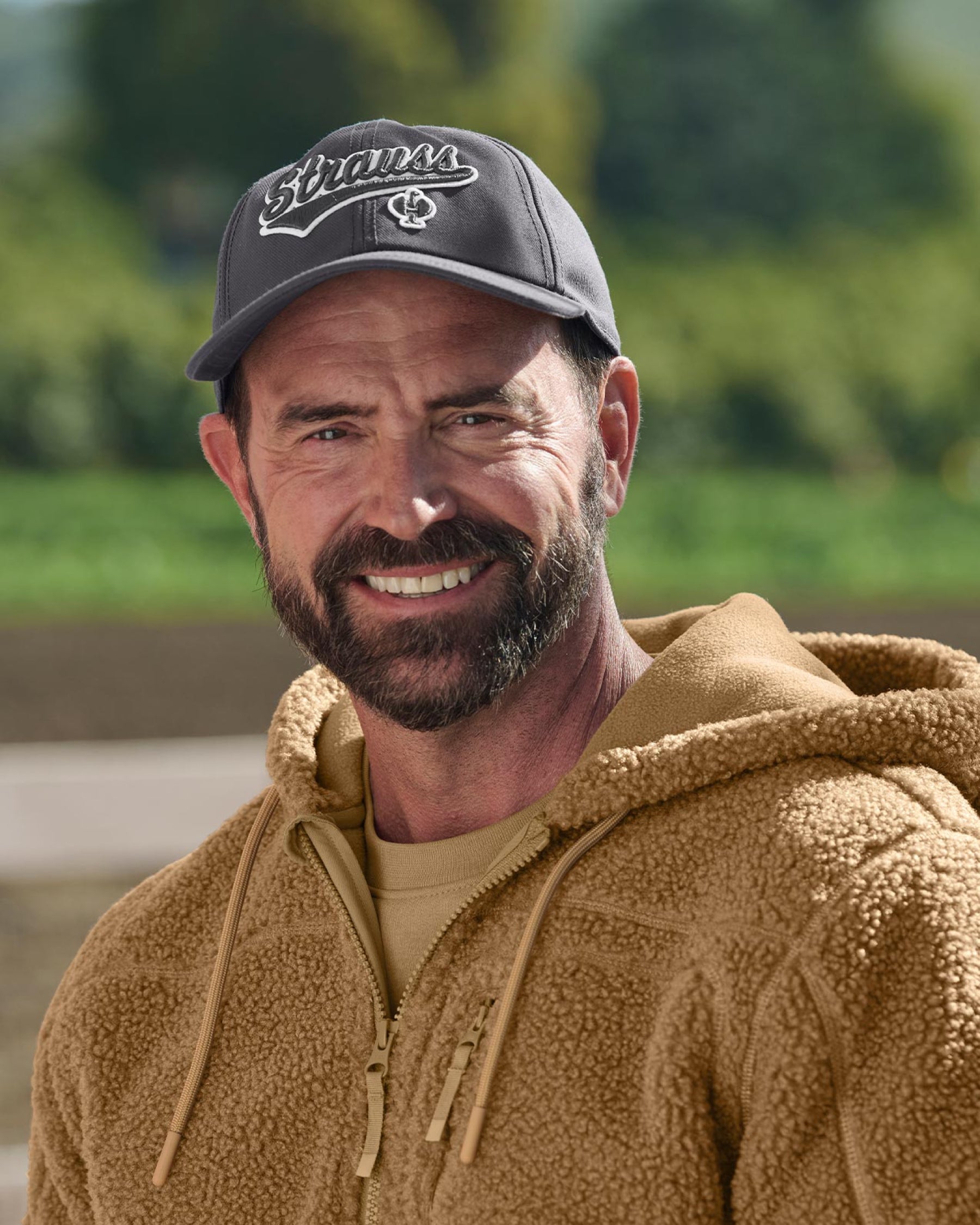 A worker wears a carbon gray STRAUSS e.s.e:pic cap outdoors.
