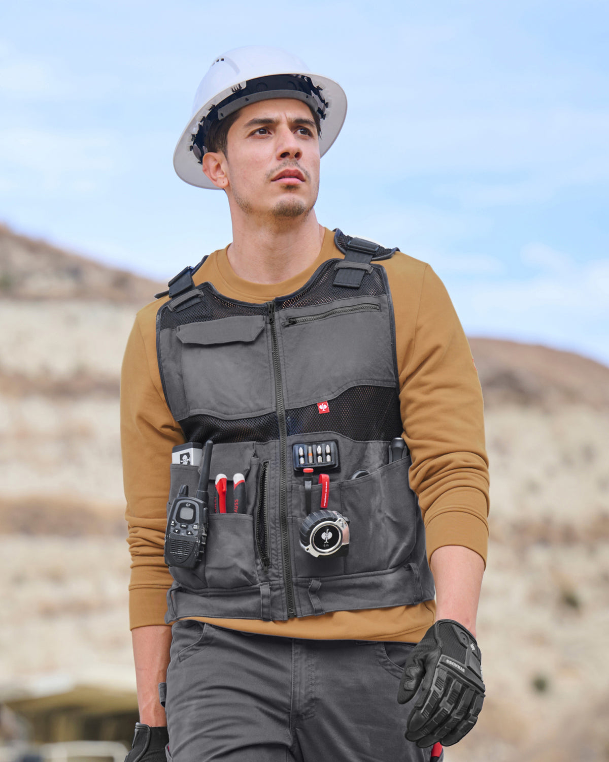 STRAUSS e.s.iconic tool vest in carbon gray and black worn in a work setting